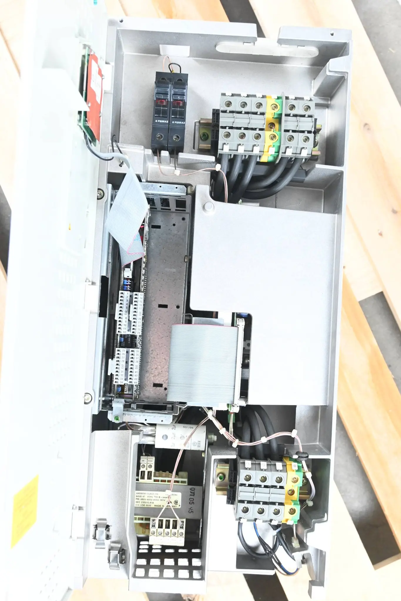 Produktfoto 1 von Siemens Simovert VC Frequenzumrichter 6SE7024-7ED20 ( 6SE7 024-7ED20 )