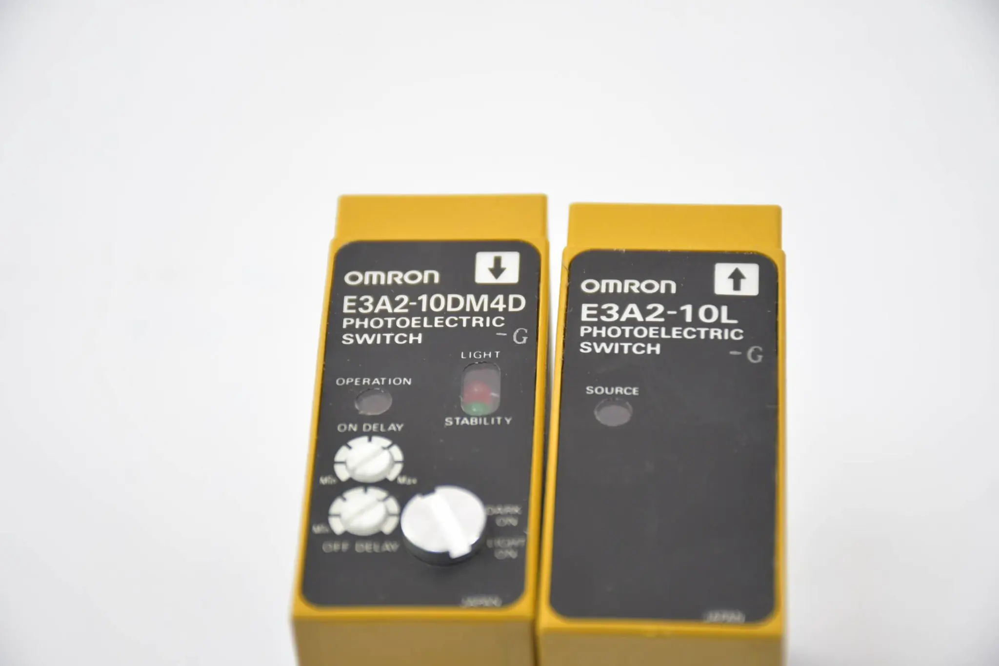 Produktfoto 1 von Omron Photoelectric switch 24 to 240VAC , 12 to 240 VDC ( E3A2-10M4D-G )