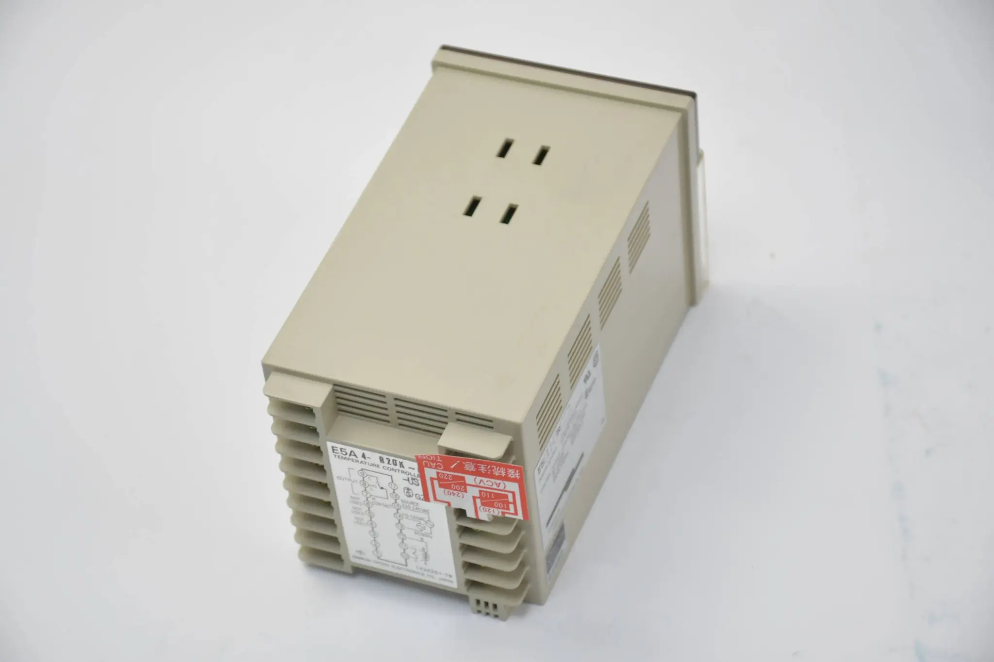 Produktfoto 1 von Omron Temperatur Controller 0~1.200 / AC110/120 / 220/240V ( E5A4-R20K-DIN )