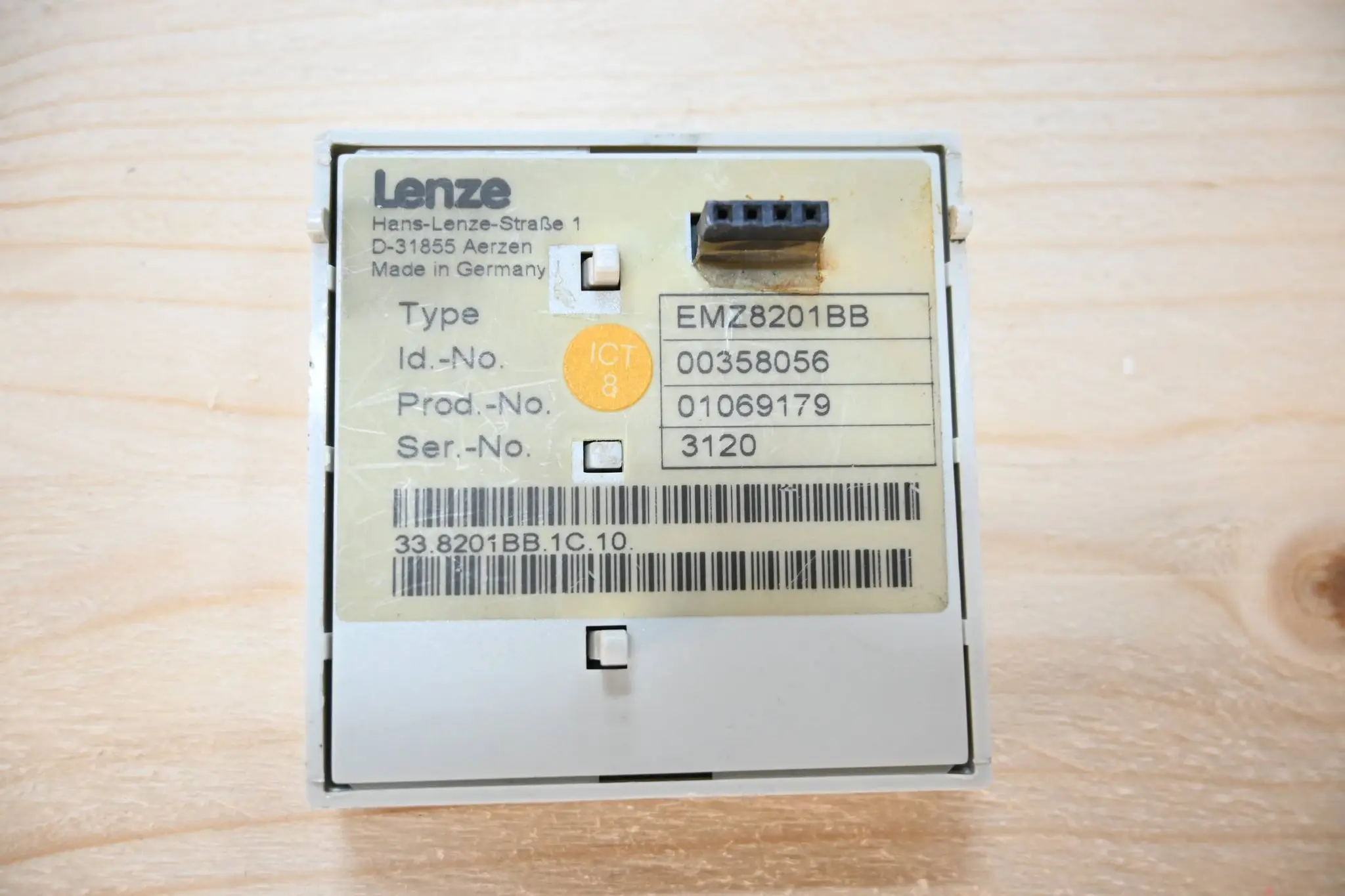 Produktfoto 1 von Lenze Umrichter EVF8224-E ( 33.8224-E.2F.16 ) inkl. Bediengerät EMZ8201BB