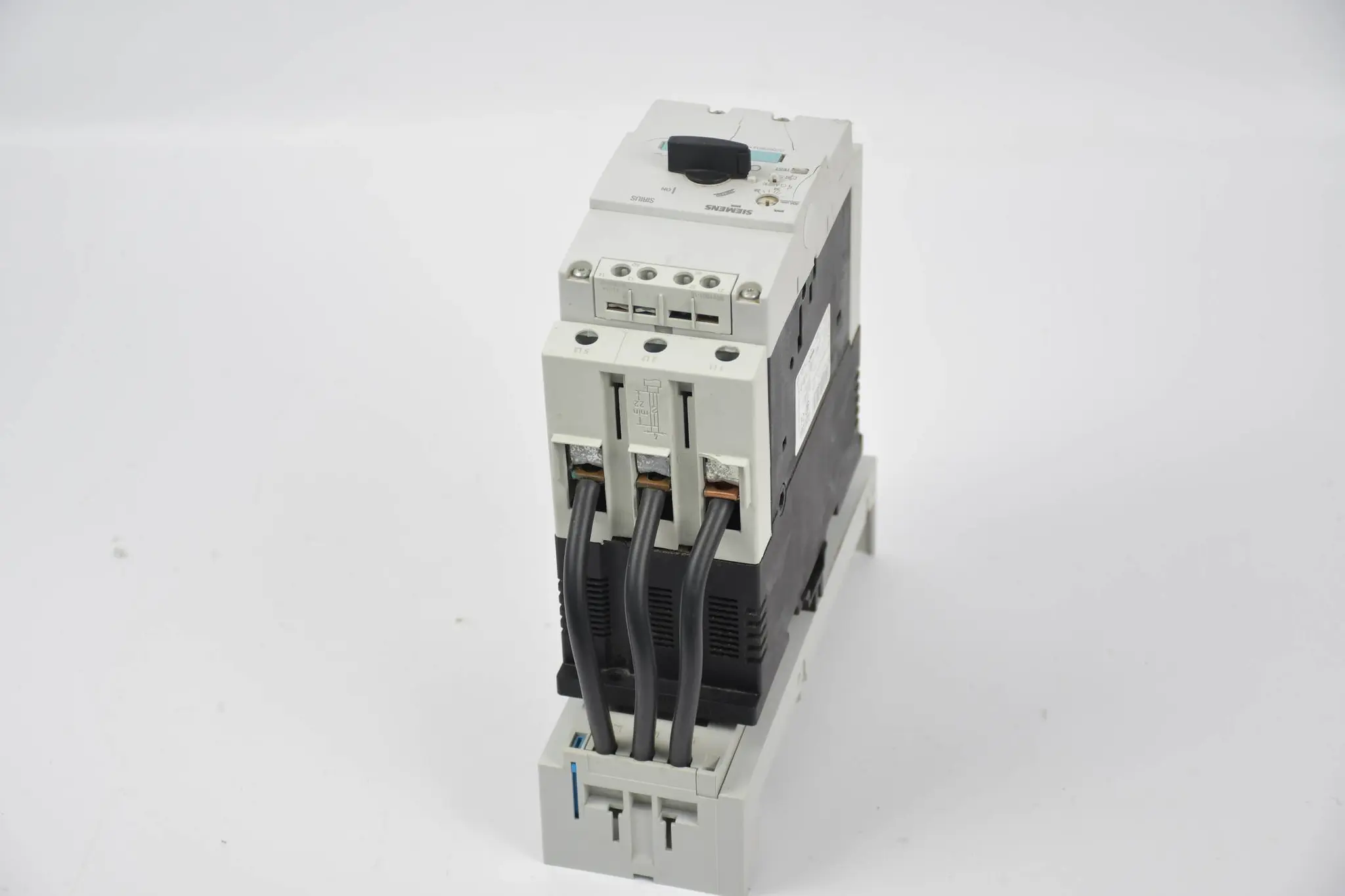 Produktfoto 1 von Siemens Leistungsschalter 3RV1042-4FA10 inkl. Wöhner Sammelschienenadapter 32457