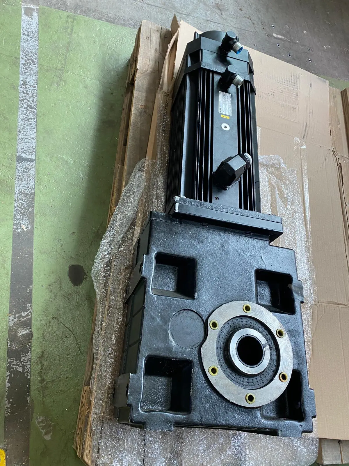 Produktfoto 1 von Lenze MDFKABA100-22 ( 13394984 ) + GKS07-ASAR-100C22 503 C