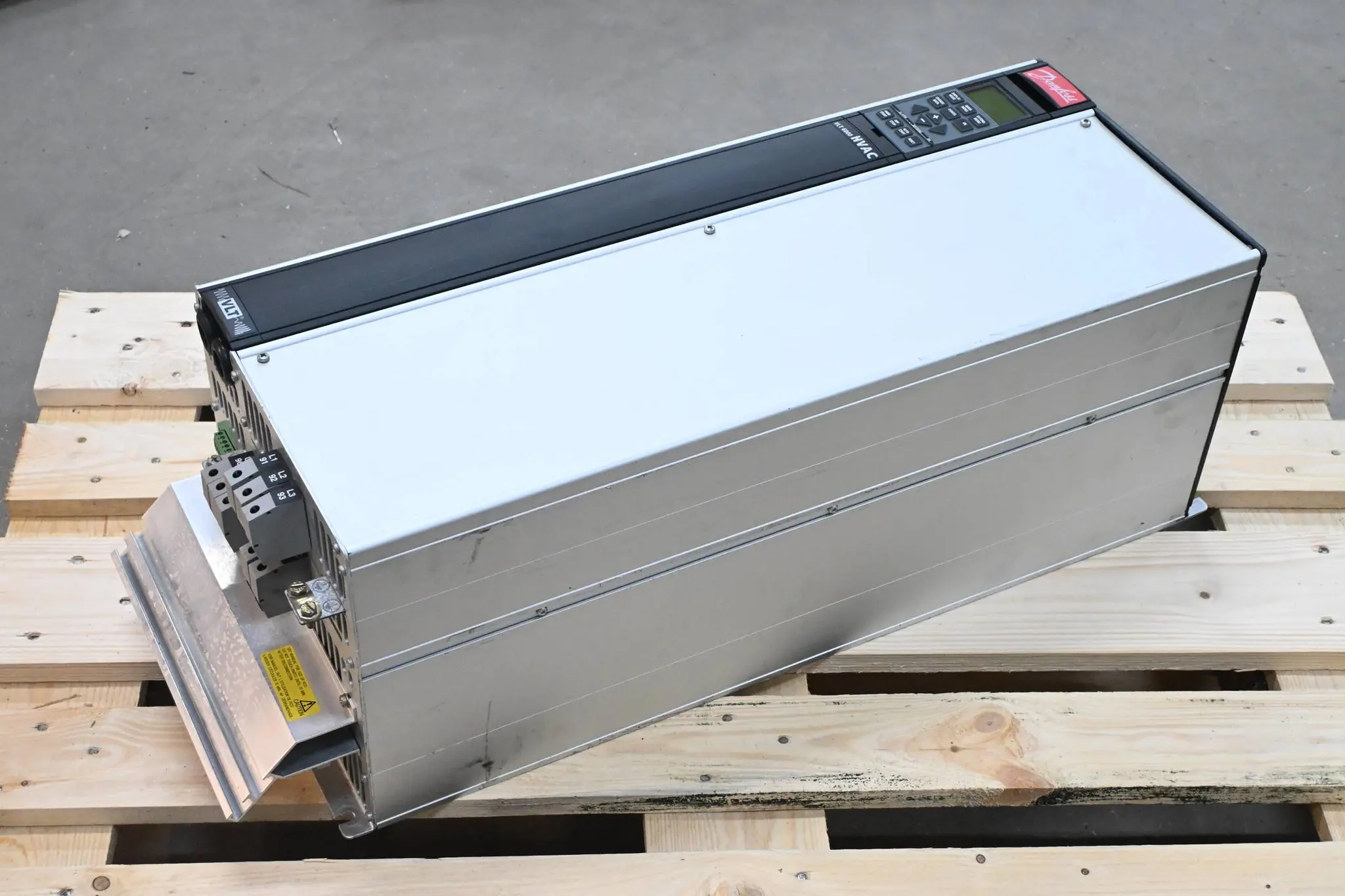Produktfoto 1 von Danfoss VLT 6052 Umrichter VLT6052HT4C20STR3DLF00A00C0 ( 175Z7034 )