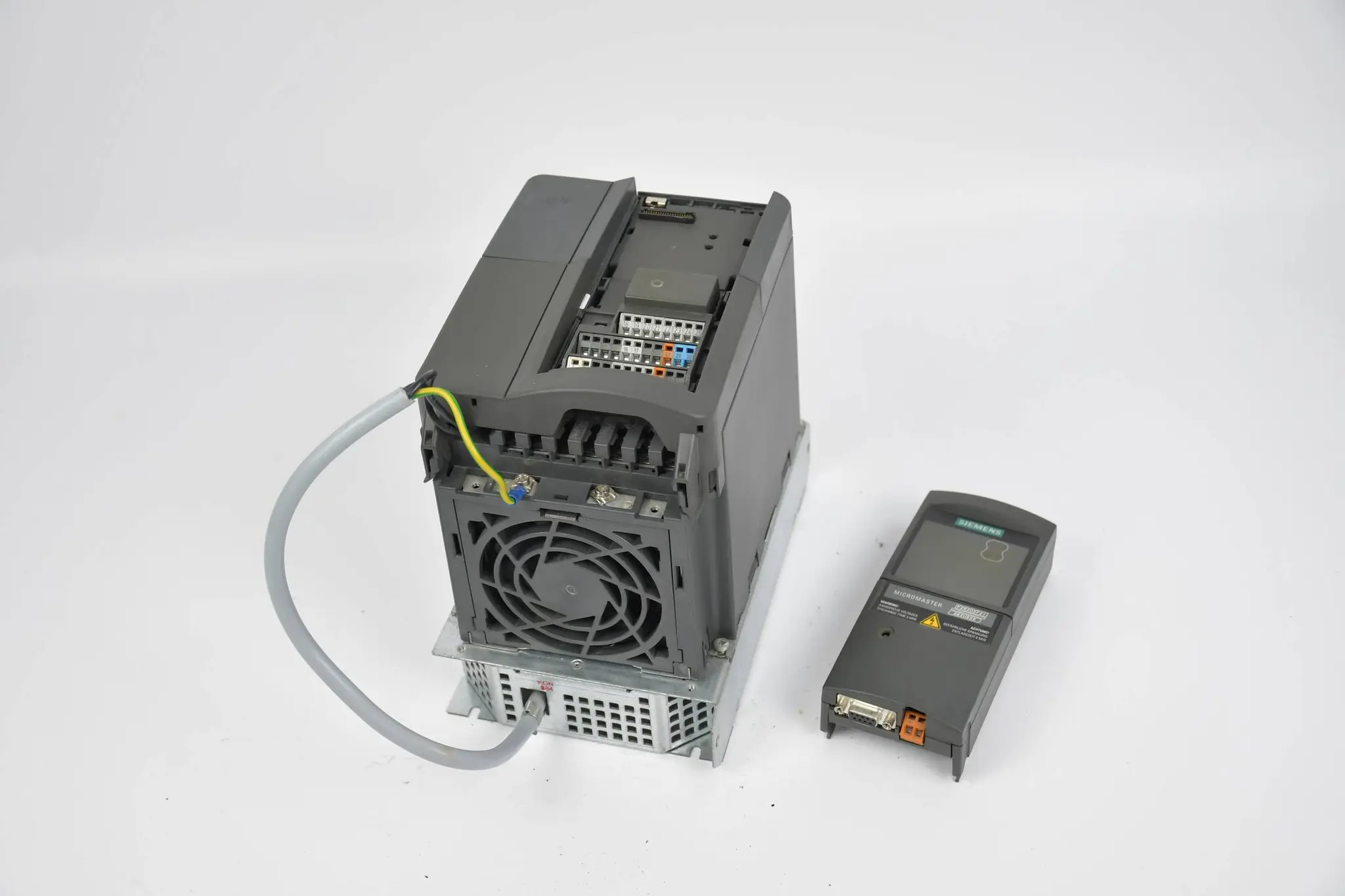 Produktfoto 1 von Siemens Micromaster 440 6SE6440-2AB21-1BA1 E D05/2.11 inkl. Kommutierungsdrossel