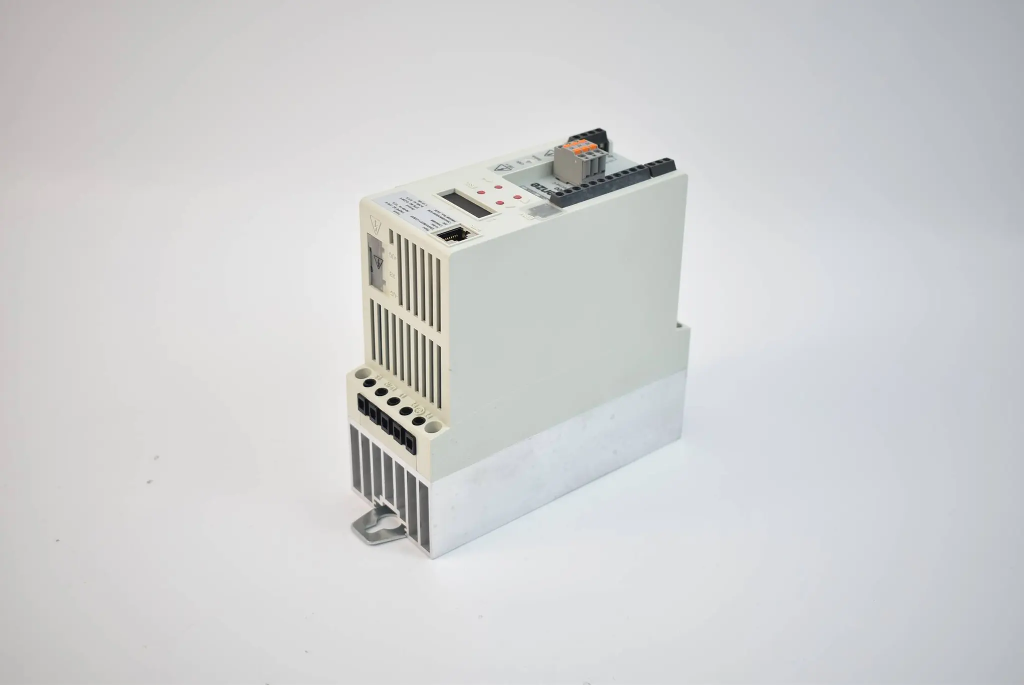 Produktfoto 1 von Lenze Inverter Drives 8400 BaseLine C E84AVBCE1122SX0XX3A34 ( 1,10kW )