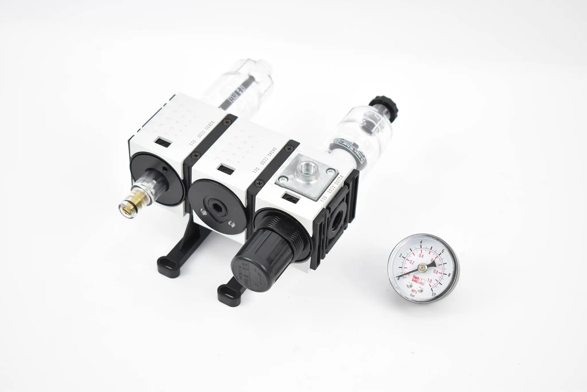 Produktfoto 1 von Wartungseinheit 82100.CC03 + 84040.CC00 + 82500.CC00 inkl. Manometer