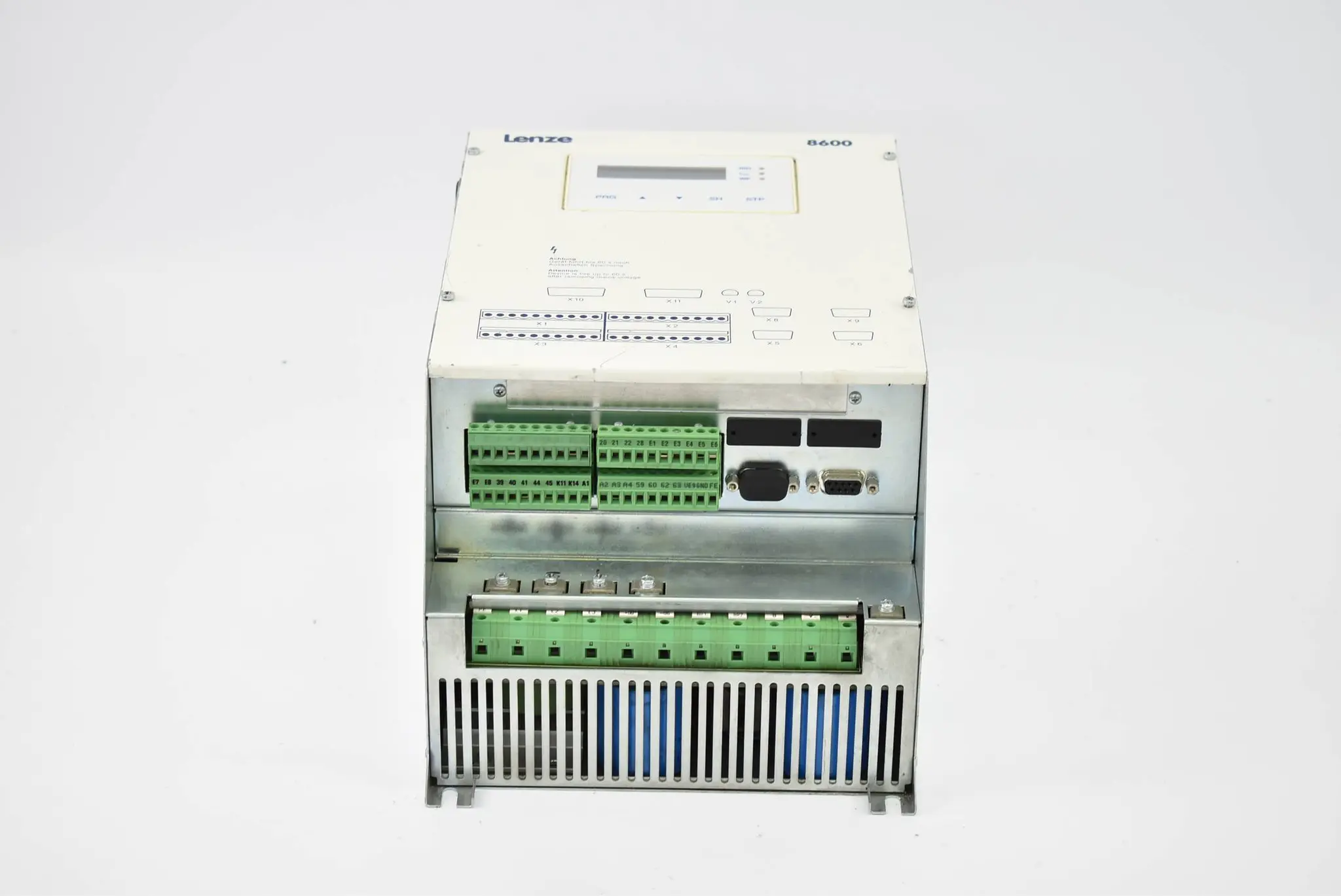 Produktfoto 1 von Lenze 8600 Umrichter EVF8603-E ( 395973 ) 400V 5,5A 50/60Hz 2,2kW 0-480Hz