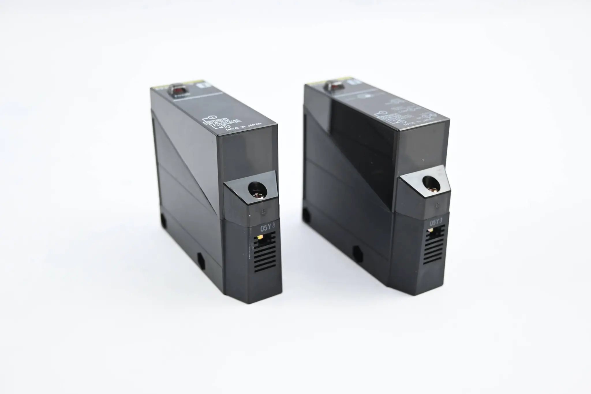 Produktfoto 1 von Omron Photoelectric Switch 24-240 VAC 12-240 VDC ( E3JM-10S4-G )