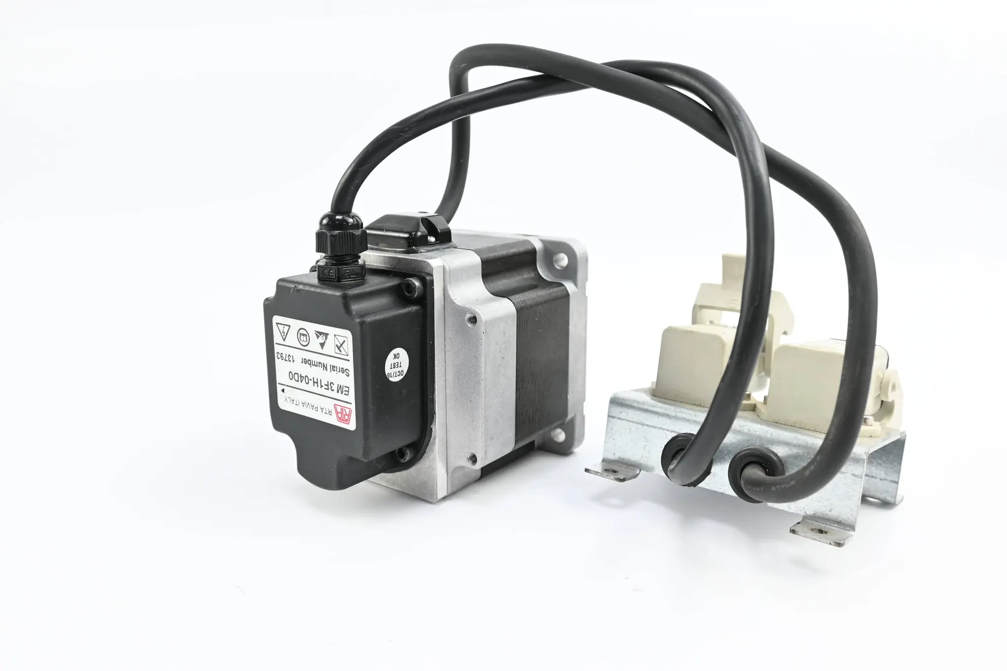 Produktfoto 1 von Sanyo Denki Sanmotion Schrittmotor SM2861-5225 inkl. RTA Pavia EM 3F1H-04D0