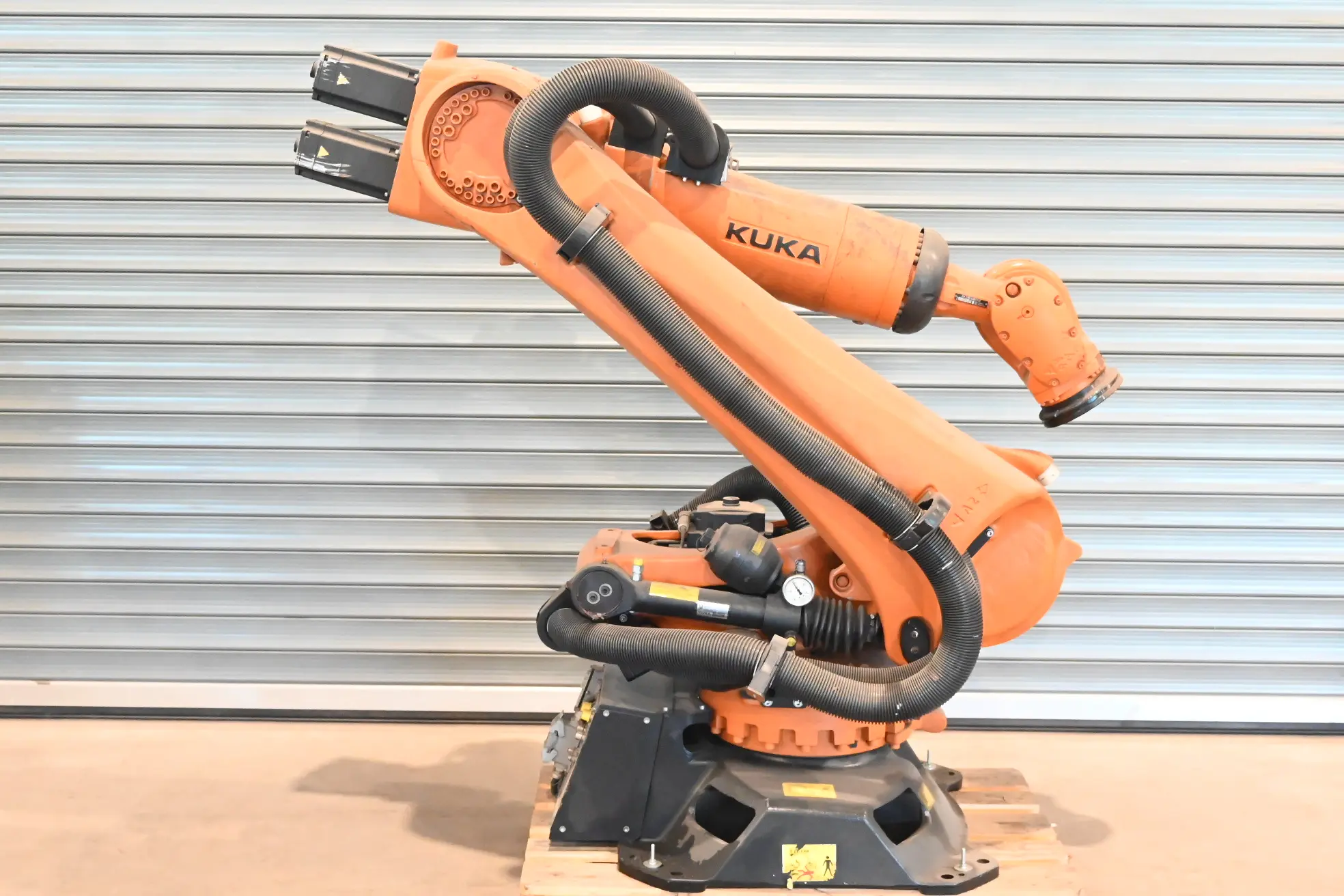 Produktfoto 1 von Kuka Industrieroboter KR180 R2900 Prime ( 10014484 ) + KRC4 ( 11013095 )