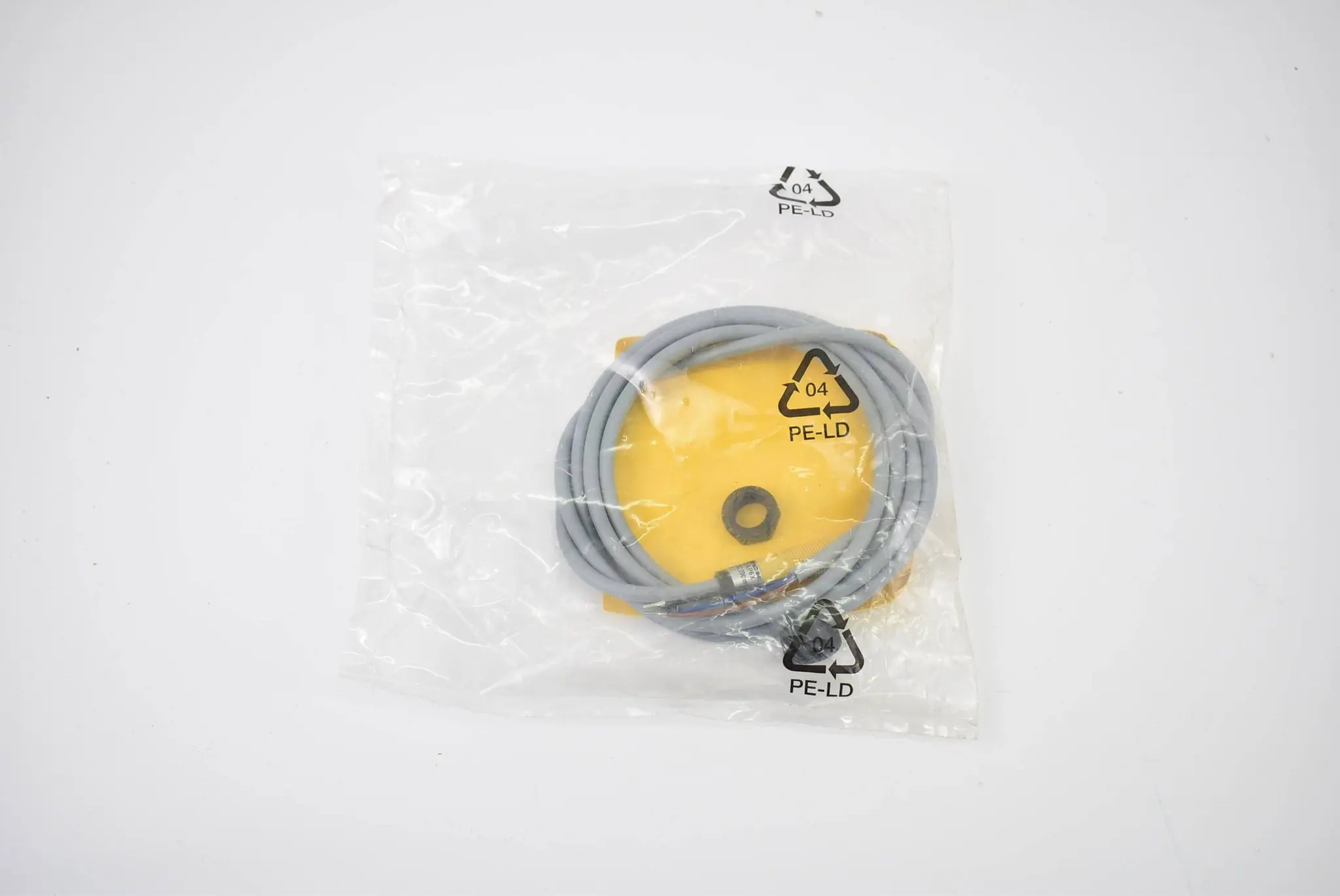 Produktfoto 1 von Turck induktiver Sensor 10-30VDC 20mA 2mm Bi2-S12-AP6X ( 46530 )