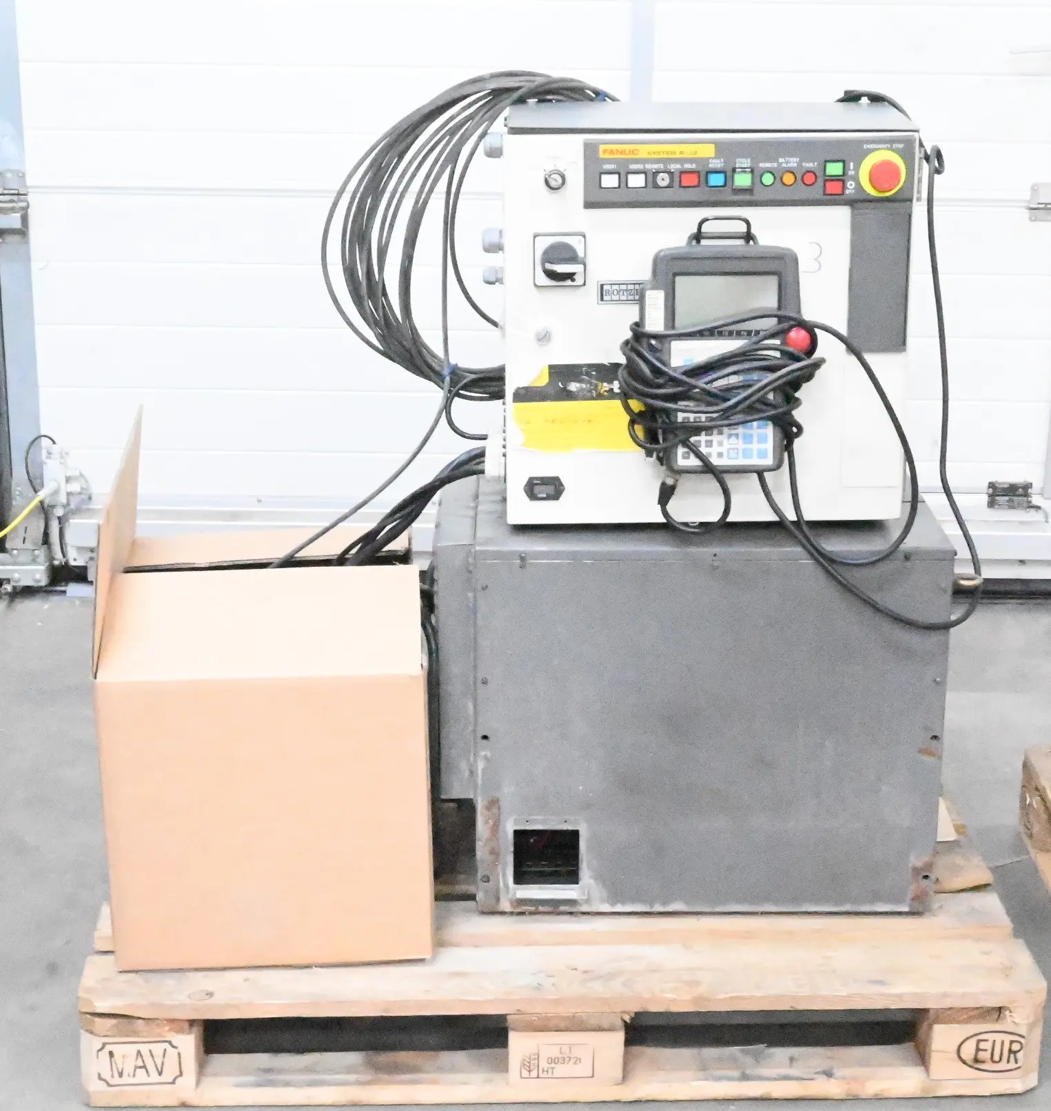 Produktfoto 1 von Fanuc Industrieroboter A-520 i inkl. R-J3 A05B-2407-B010 inkl. A05B-2301-C375