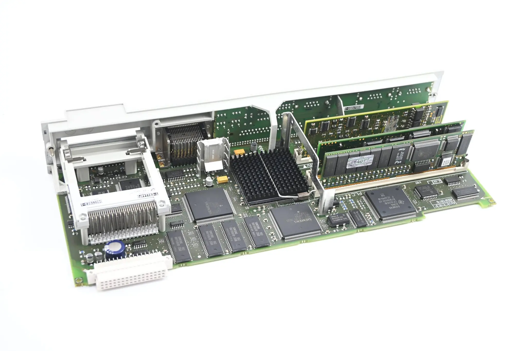 Produktfoto 1 von GENERALÜBERHOLT Siemens Sinumerik 840DE NCU571.3 6FC5357-0BB11-0AE1 Ver. E