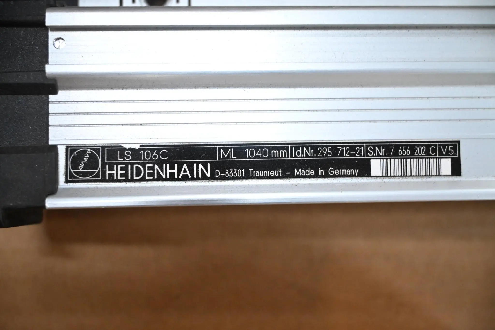 Produktfoto 1 von Heidenhain Inkrementales gekapseltes Längenmessgerät 1040 mm LS 106C ( 295712-21 ) V5