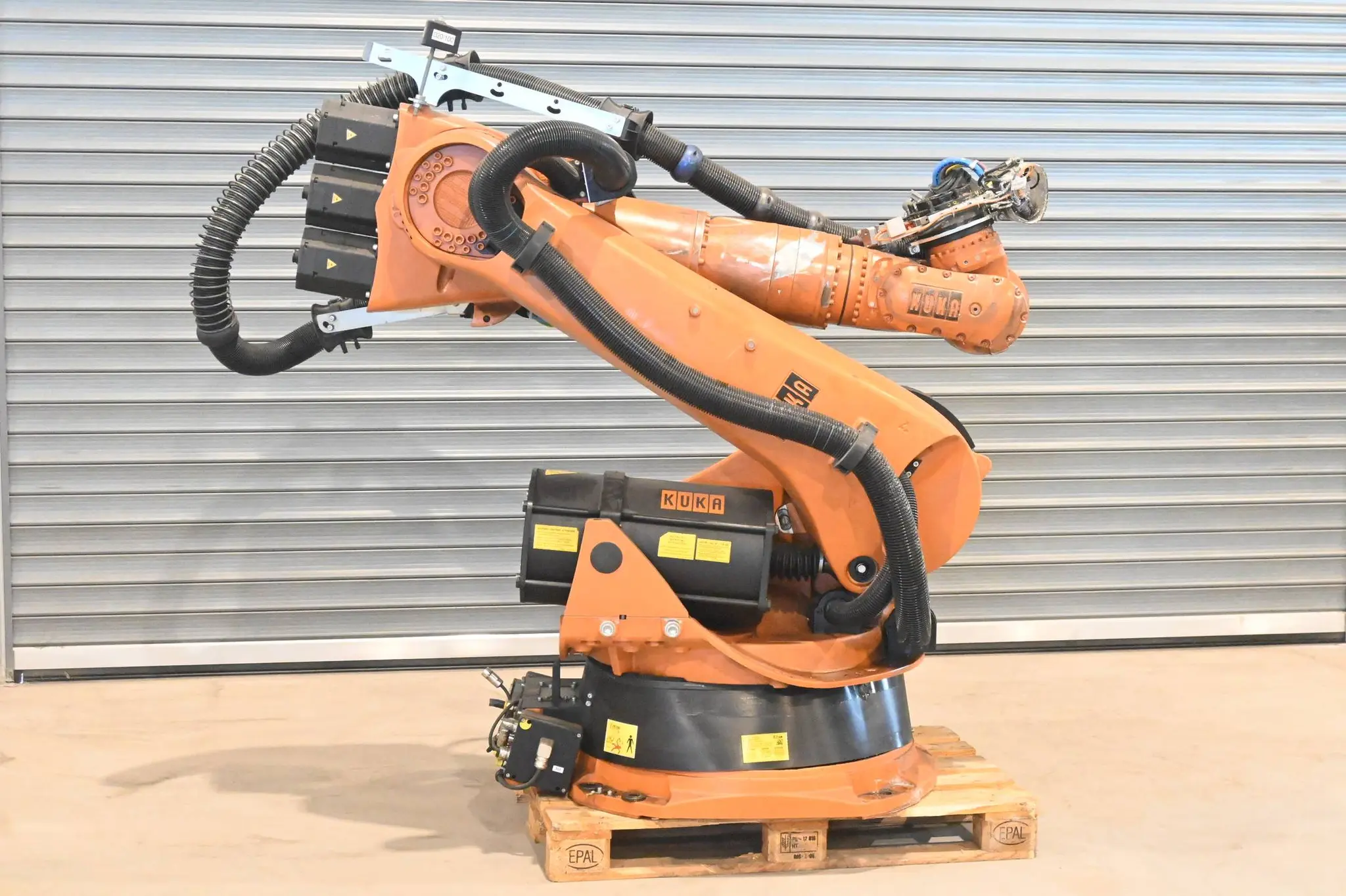 Produktfoto 1 von Kuka Industrieroboter KR 210 L180-2 2000 + (V)KRC2 ed05 + Panel 00-130-547