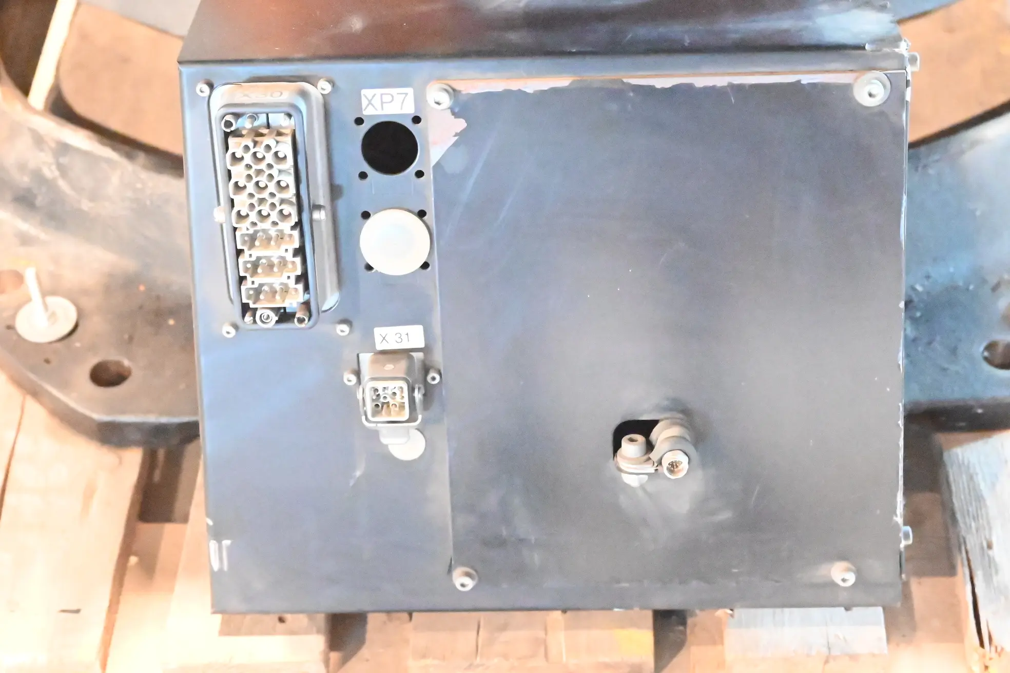 Produktfoto 1 von Kuka Industrieroboter KR 180 R2900 Prime ( 10014854 ) + KRC4 ( 11013095 )