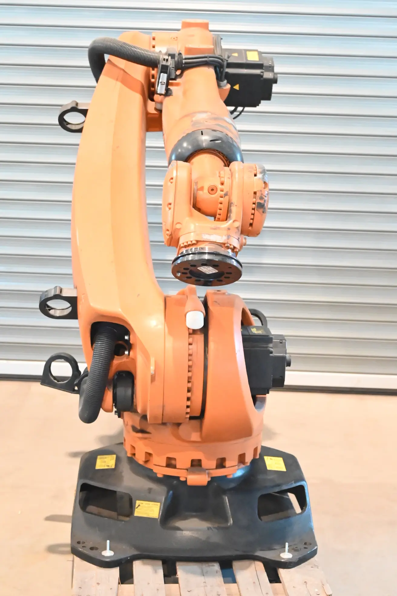 Produktfoto 1 von Kuka Industrieroboter KR 180 R2900 Prime ( 10014484 ) + KRC4 ( 11024576 )