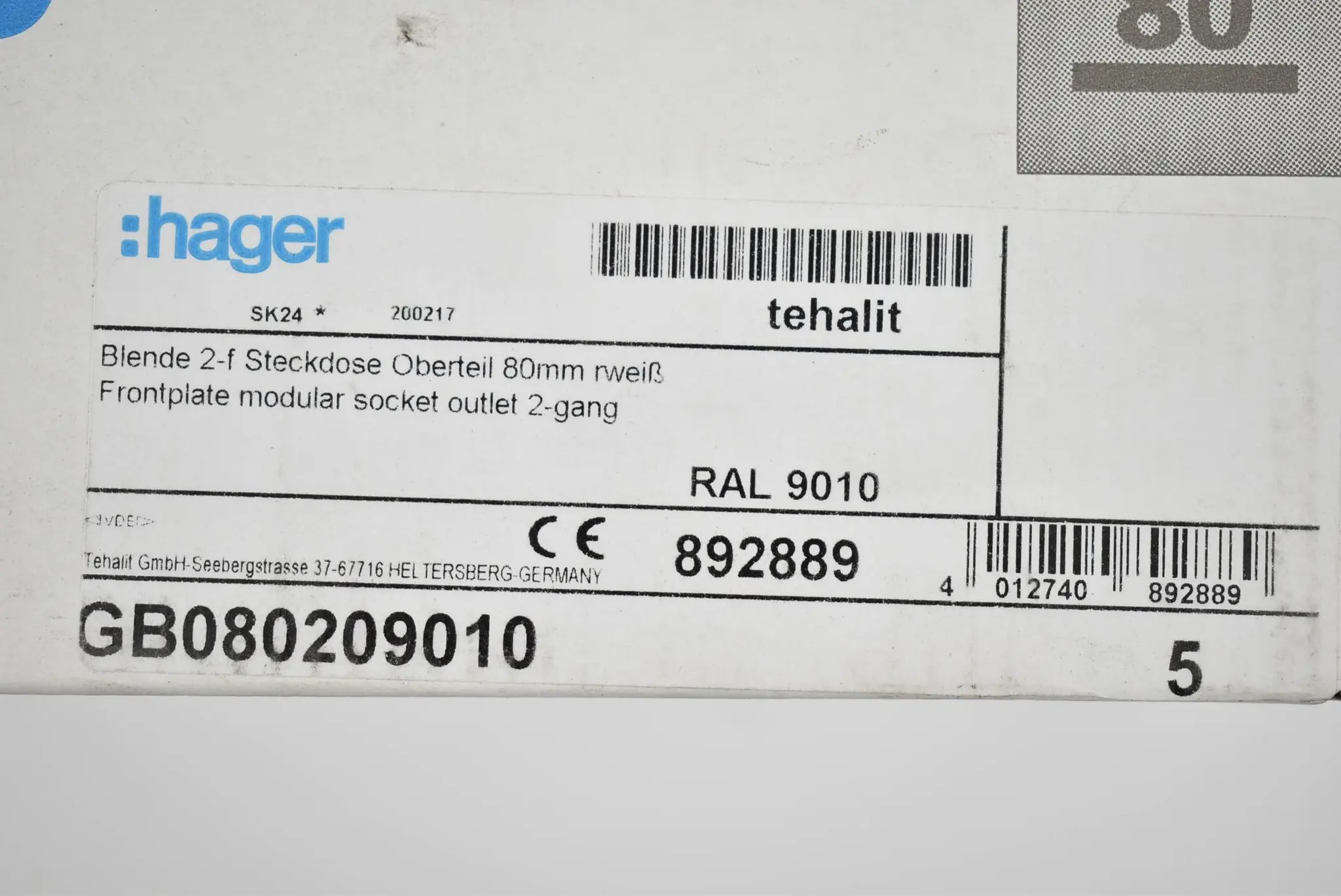 Produktfoto 1 von Hager Blende 2-f. Steckdose Oberteil 892889 ( 80mm weiß ) GB080209010 ( VE 5x )
