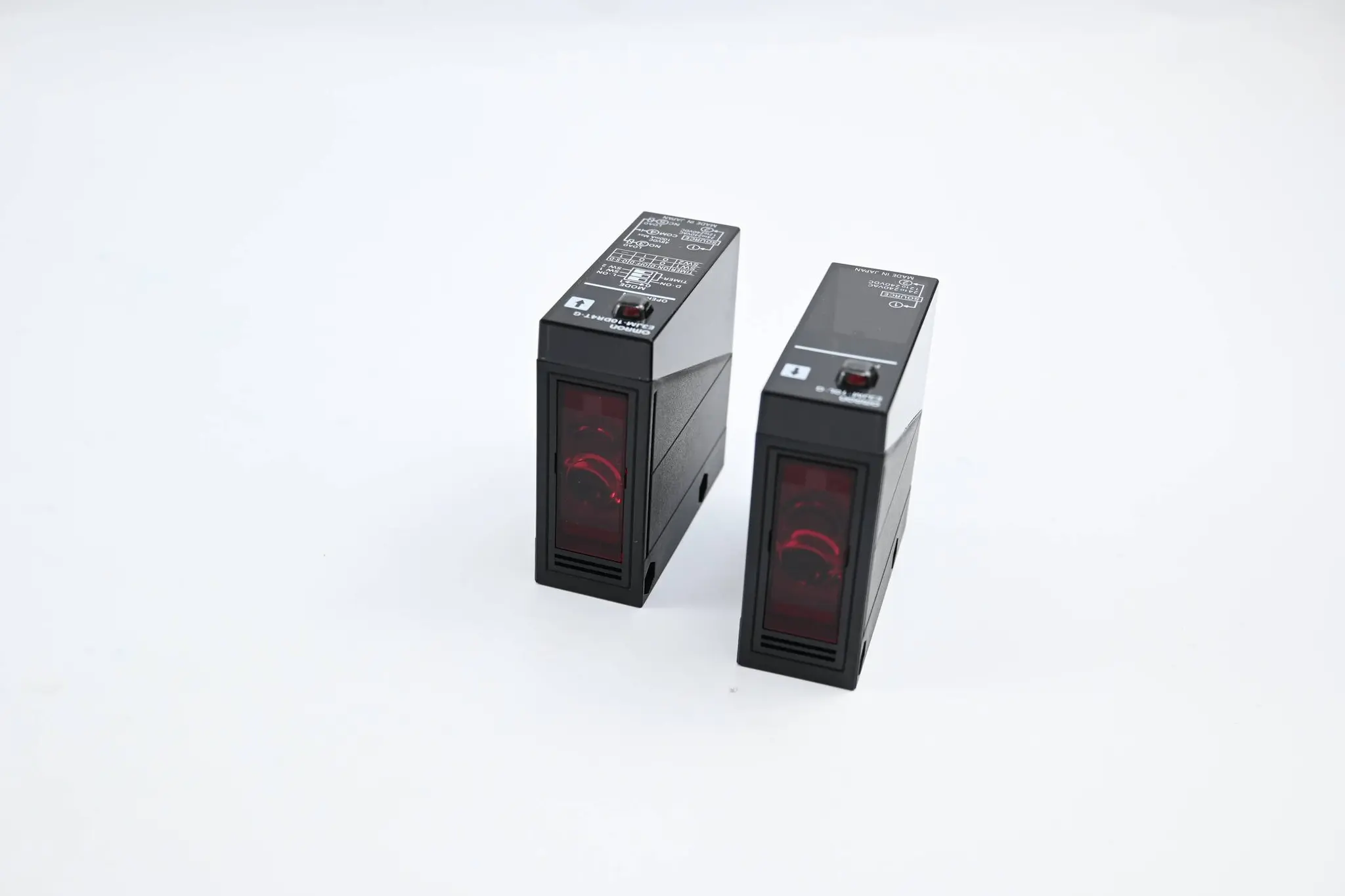 Produktfoto 1 von Omron Photoelectric Switch 24-240 VAC 12-240 VDC ( E3JM-10R4T-G )