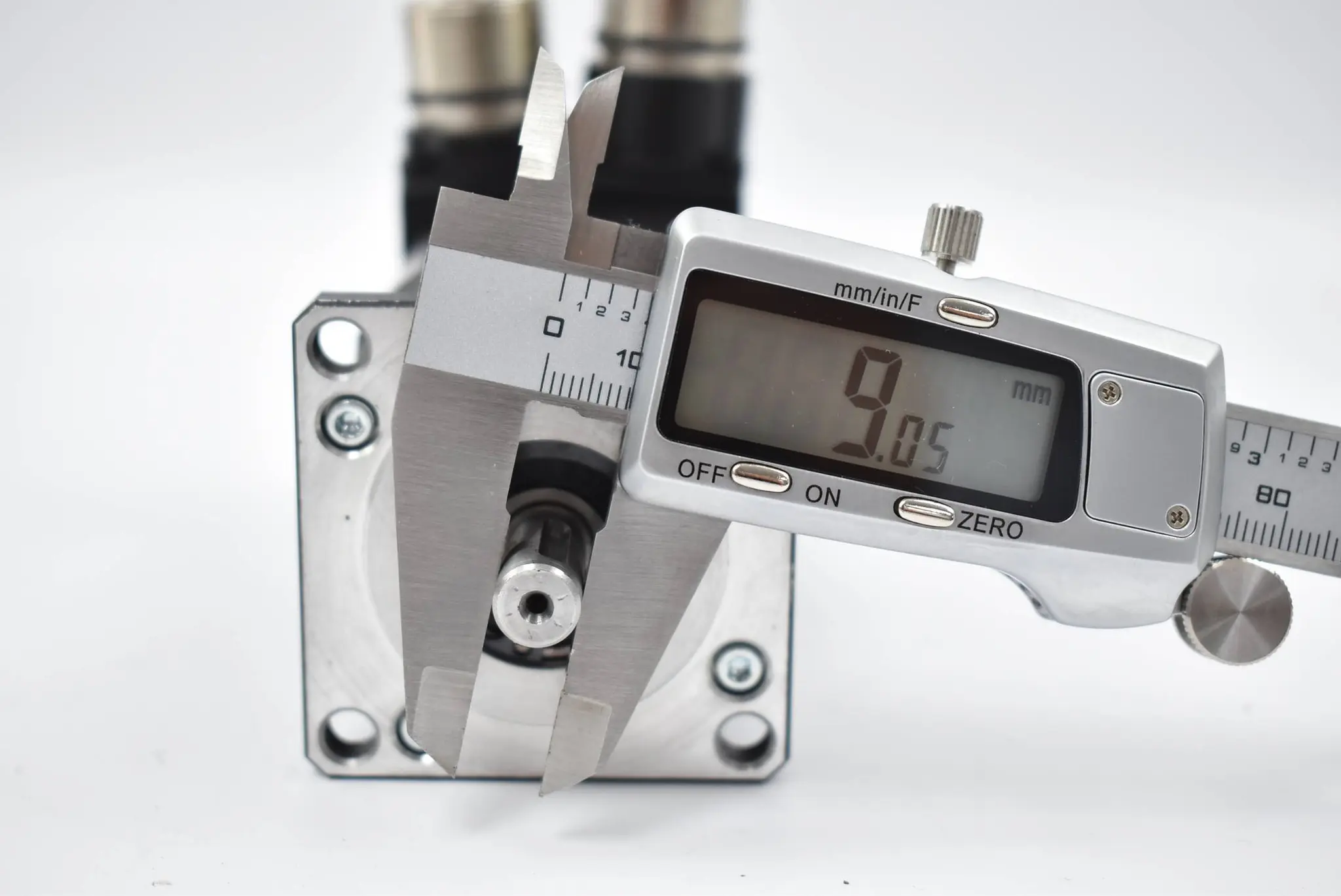Produktfoto 1 von Lust LTi Drives Servomotor verm. H2-0090-46-320/UP ( LSH-050-4-45-320/T1,P,1R )