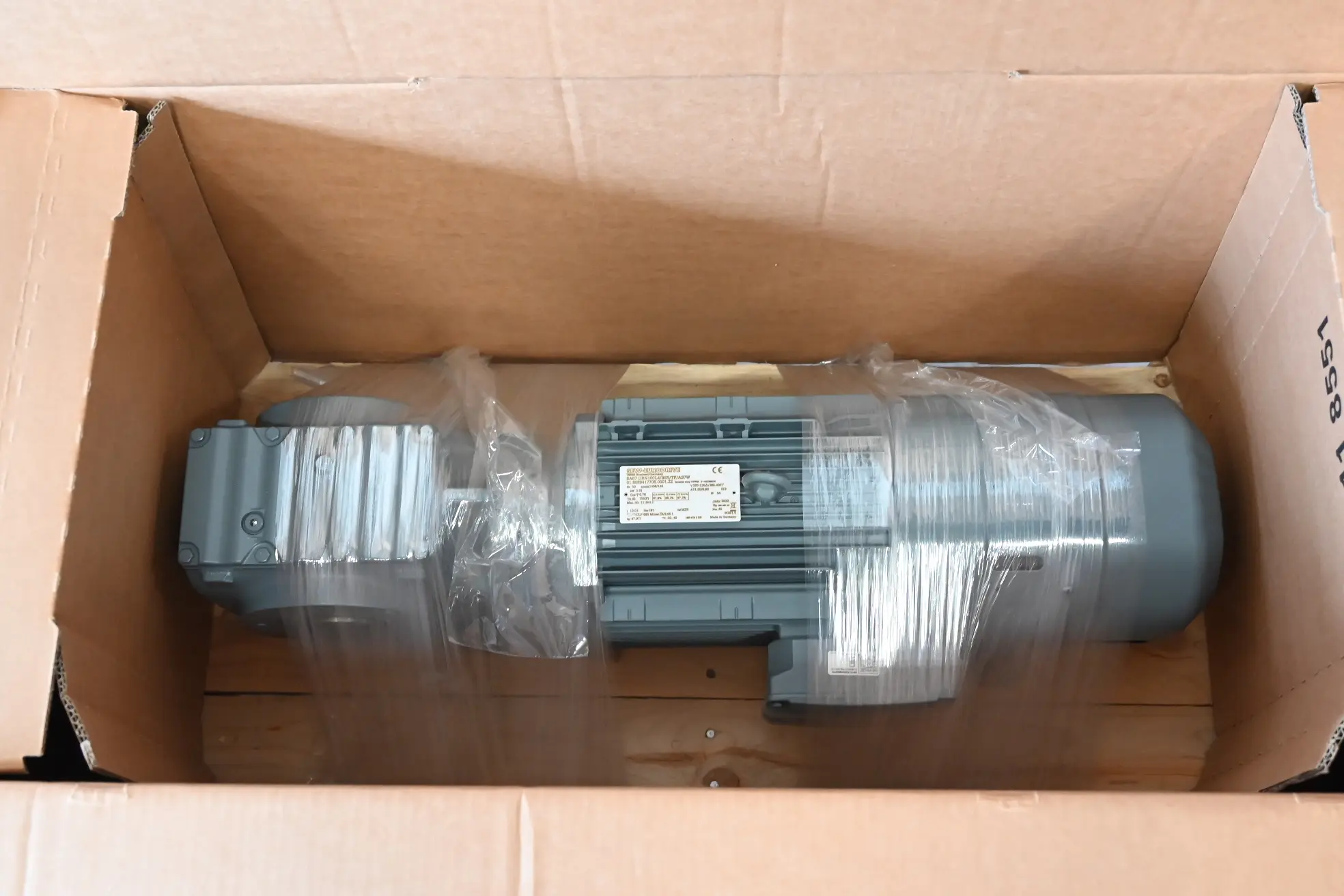 Produktfoto 1 von SEW-Eurodrive Getriebemotor SA67 DRN100L4/BE5/TF/AS7W / SA67DRN100L4/BE5/TF/AS7W