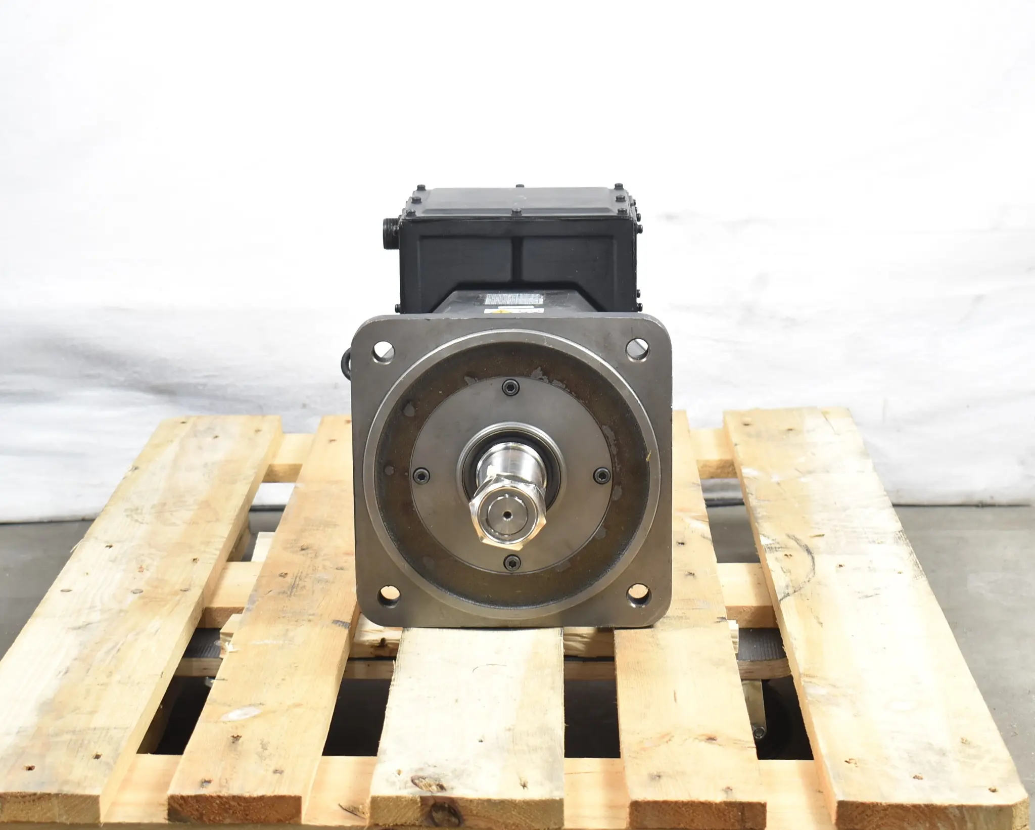 Produktfoto 1 von Fanuc Servomotor 8,2kW 134V 65Nm 2000rpm 133Hz  ( A06B-0331-B084#7075 )