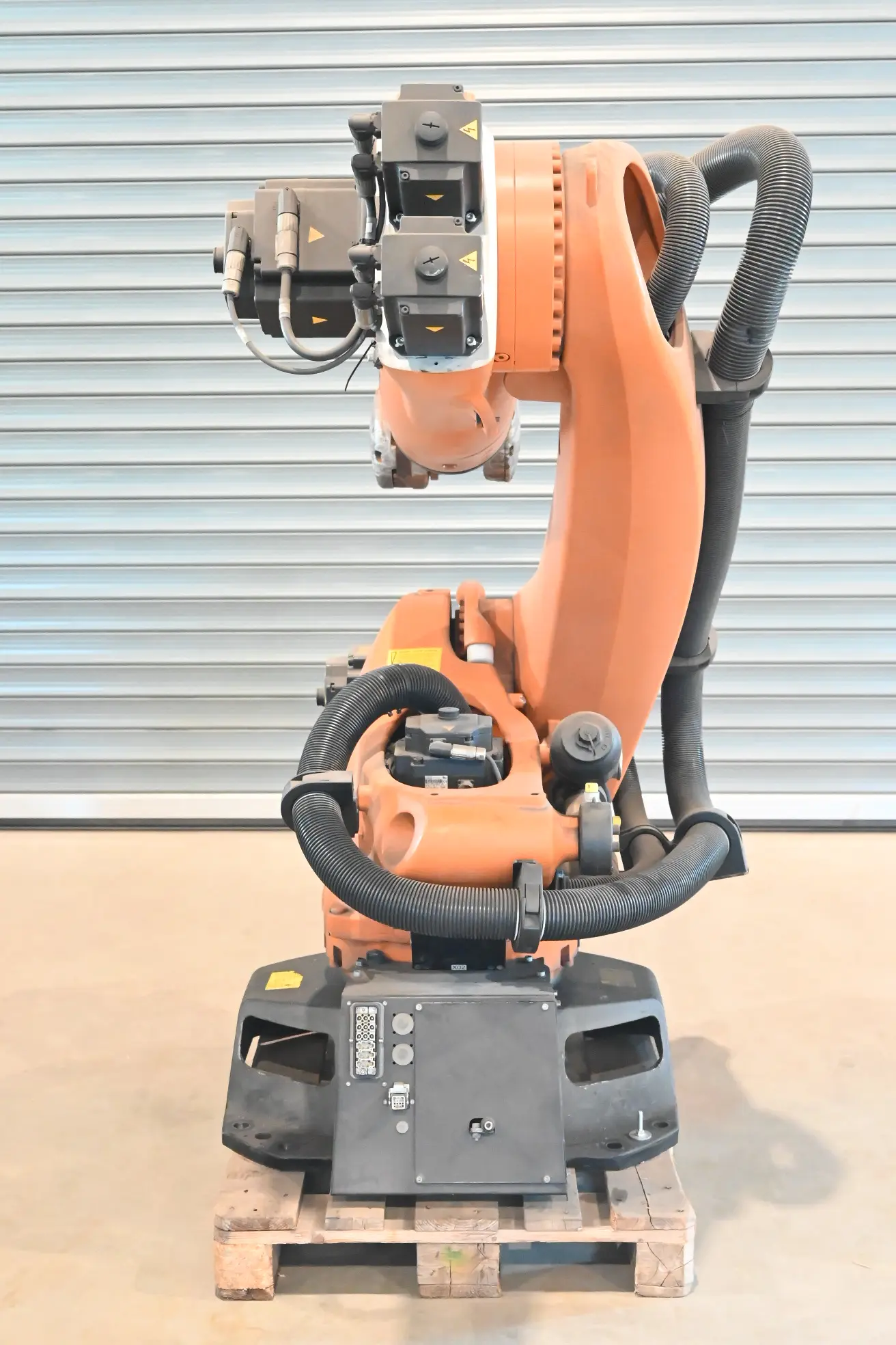 Produktfoto 1 von Kuka Industrieroboter KR180 R2900 Prime ( 10014522 ) + KRC4 ( 11013095 )