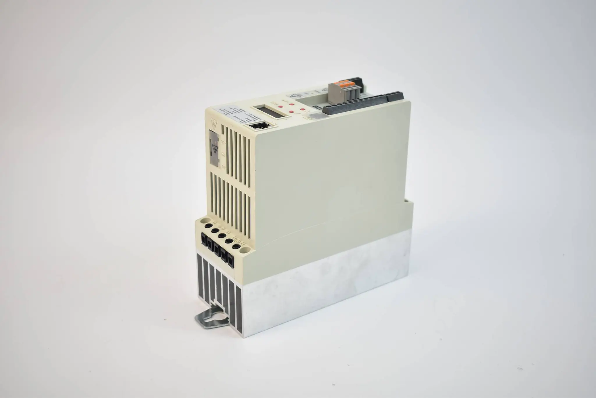 Produktfoto 1 von Lenze 8400 BaseLine C E82AVBCE5512SX0 ( 13466002 ) E84AVBCE5512SX0XX3A34