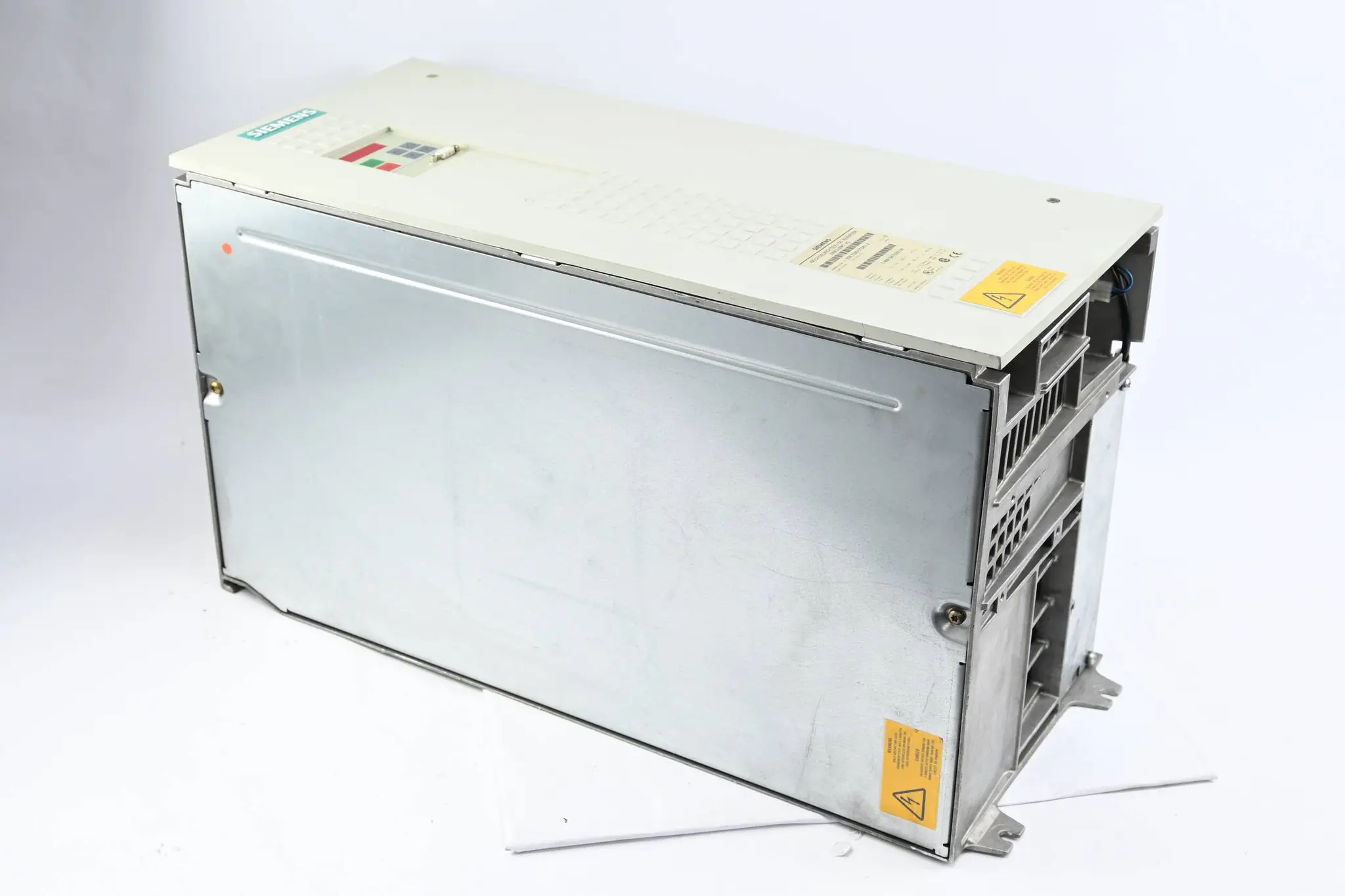 Produktfoto 1 von Siemens Simovert VC Wechselrichter 6SE7026-0TD61-Z ( 6SE7 026-0TD61-Z )E-Stand:B
