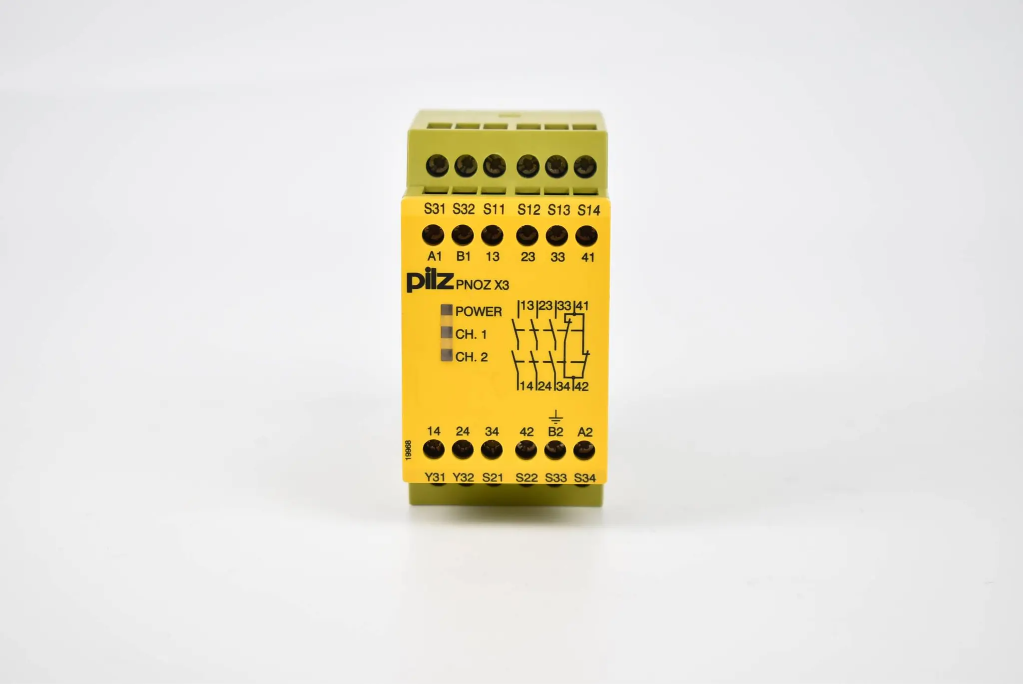 Produktfoto 1 von Pilz Sicherheitsschaltgerät PNOZ X3 24VAC 24VDC 3n/o 1n/c 1so ( 774310 )