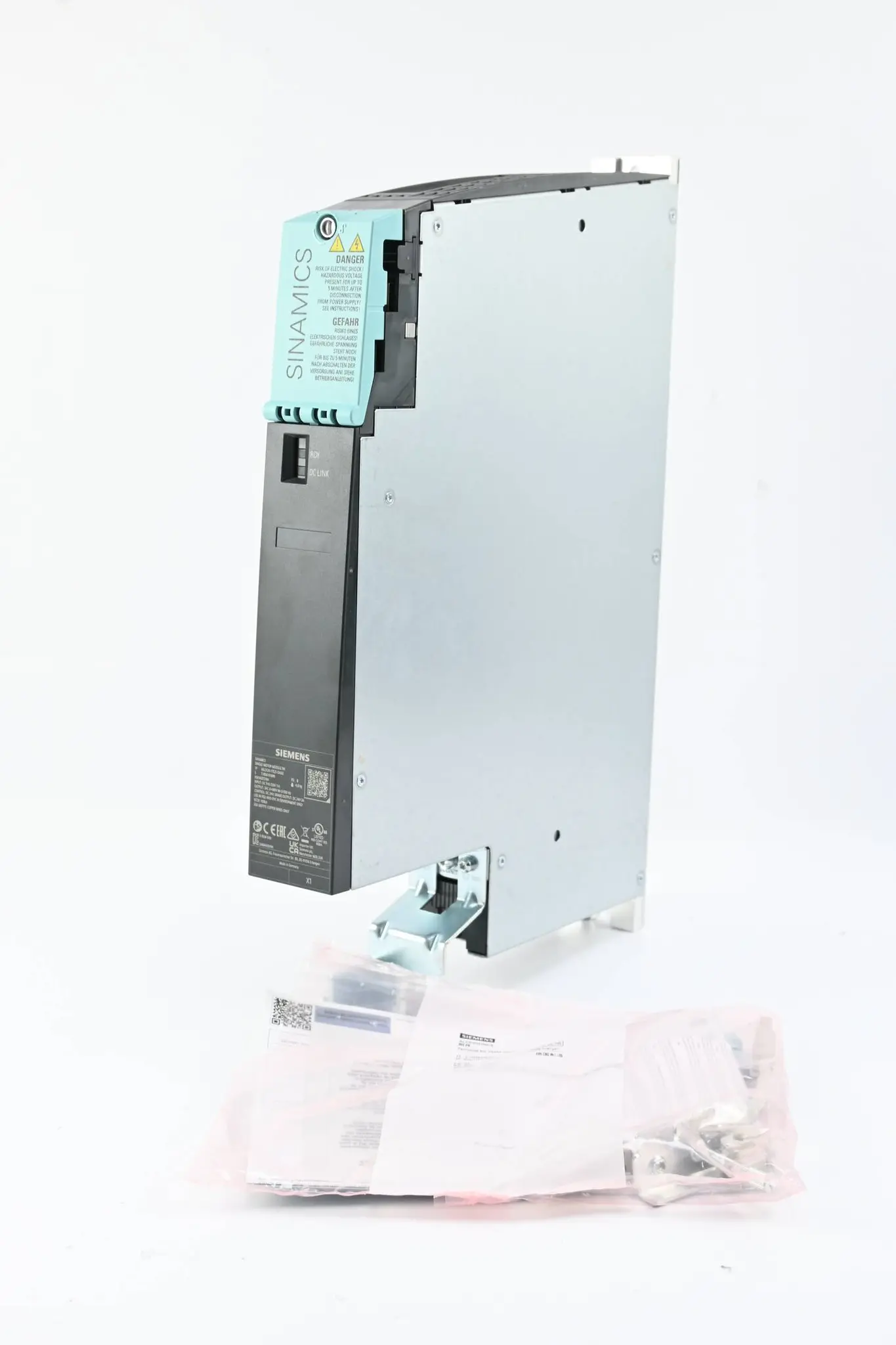 Produktfoto 1 von Siemens Sinamics Single Motor Modul 6SL3120-1TE21-0AD0 / 6SL3 120-1TE21-0AD0 E.B