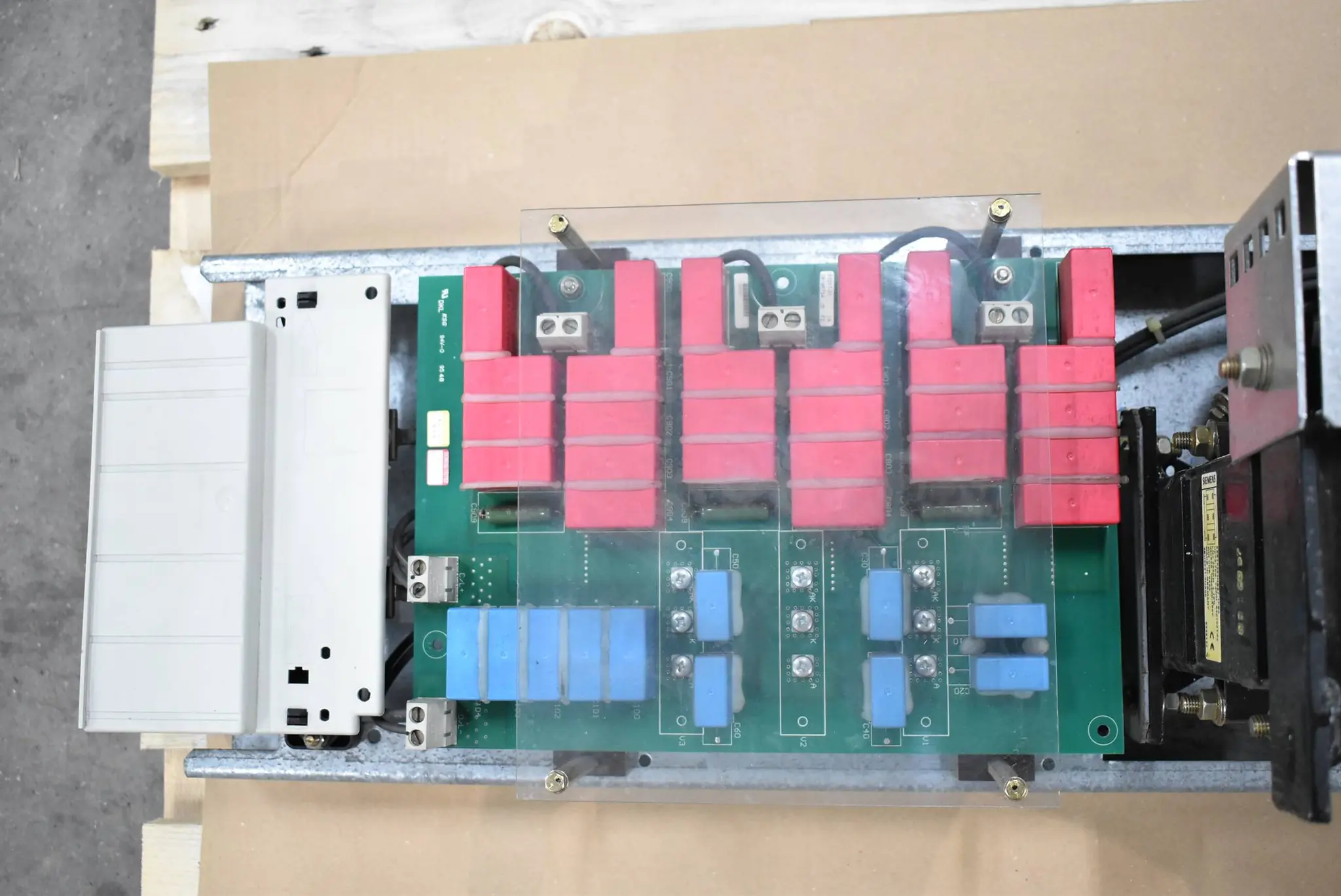 Produktfoto 1 von Siemens Simovert  Frequenzumrichter 6SE7028-2HE87-1FD0 ( 6SE7 028-2HE87-1FD0 )