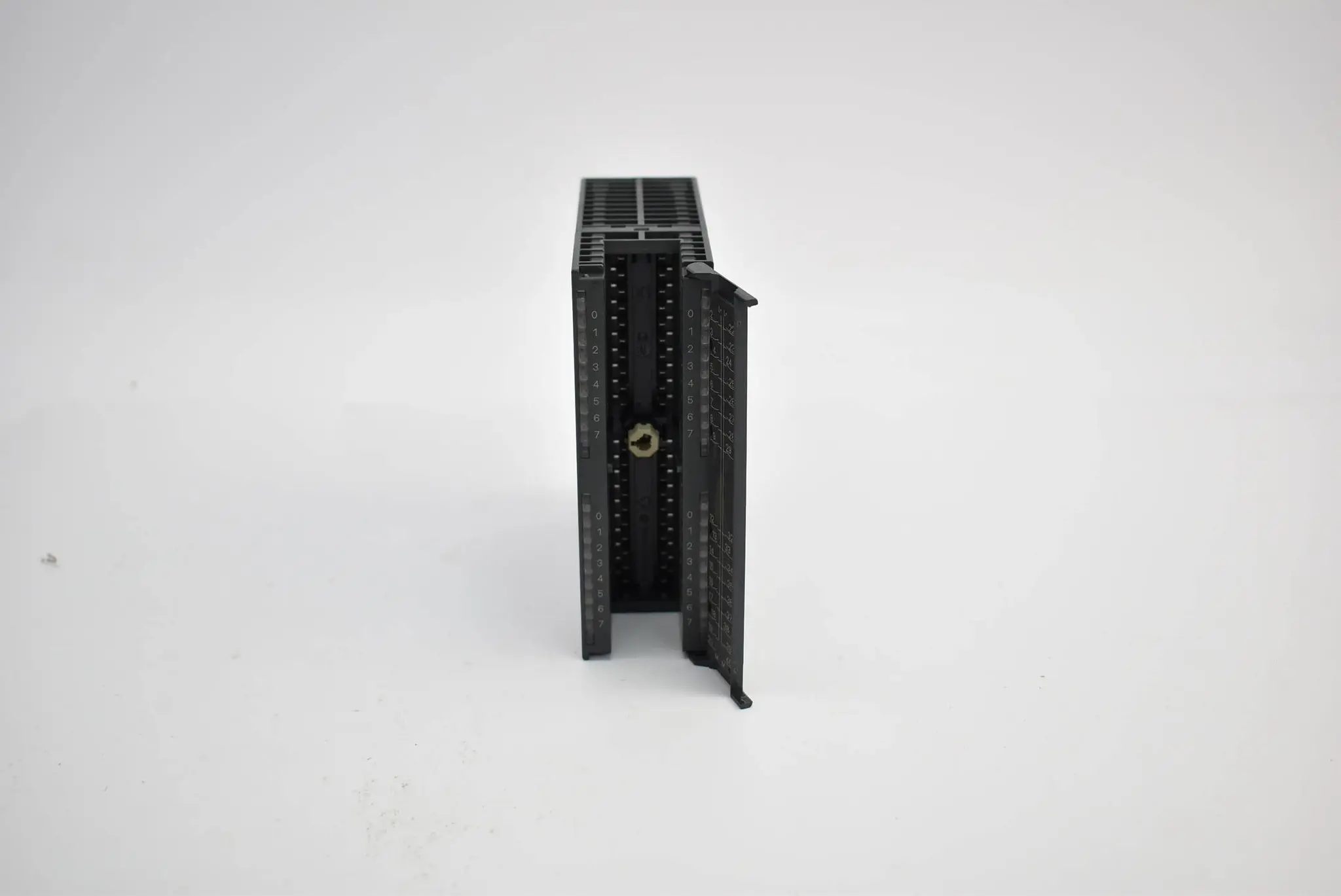 Produktfoto 1 von Siemens simatic S7-300 SM321 6ES7 321-1BL00-0AA0 ( 6ES7321-1BL00-0AA0 ) E7
