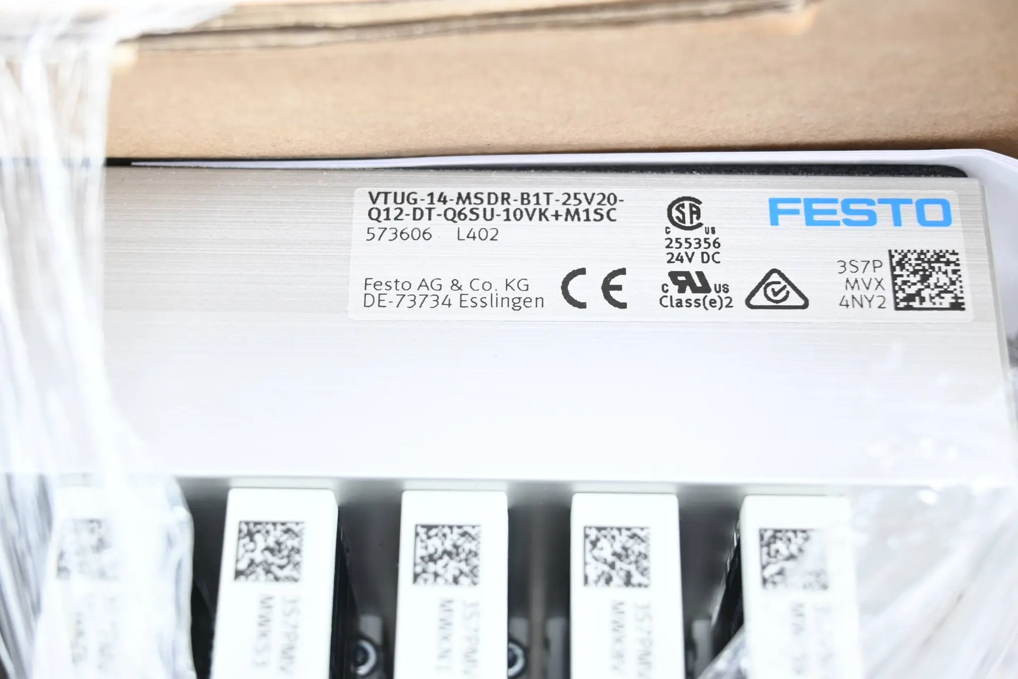 Produktfoto 1 von Festo Ventilinsel VTUG-14-MSDR-B1T-25V20-Q12-DT-Q65U-10VK+M1SC ( 573606 )