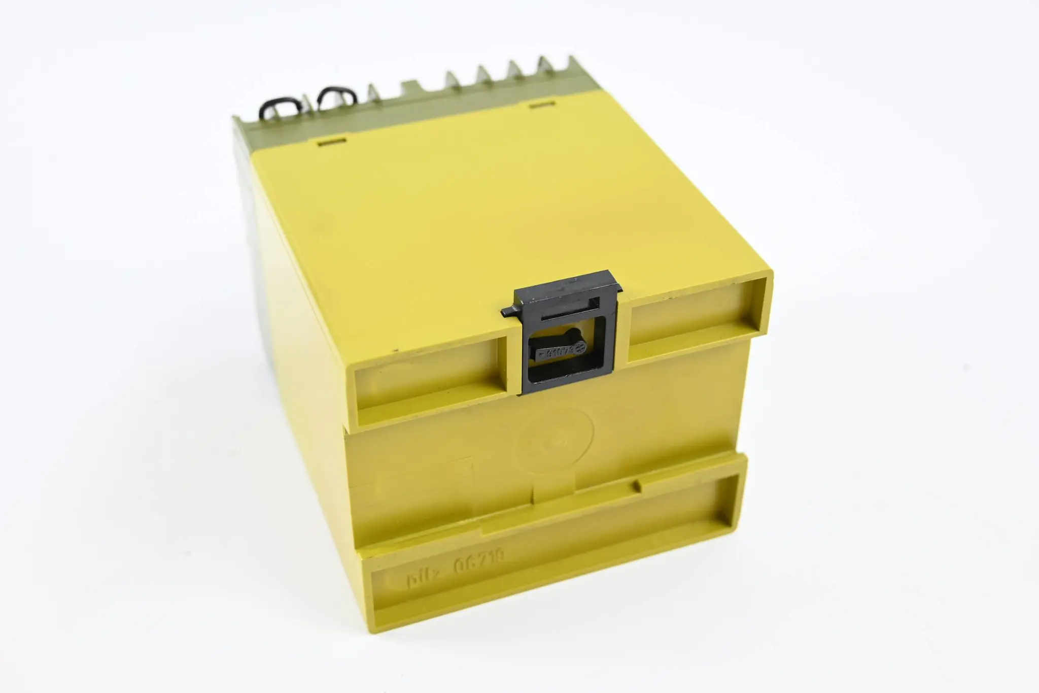 Produktfoto 1 von Pilz Sicherheitsschaltgerät PST3 24VDC 3S ( 420283 )