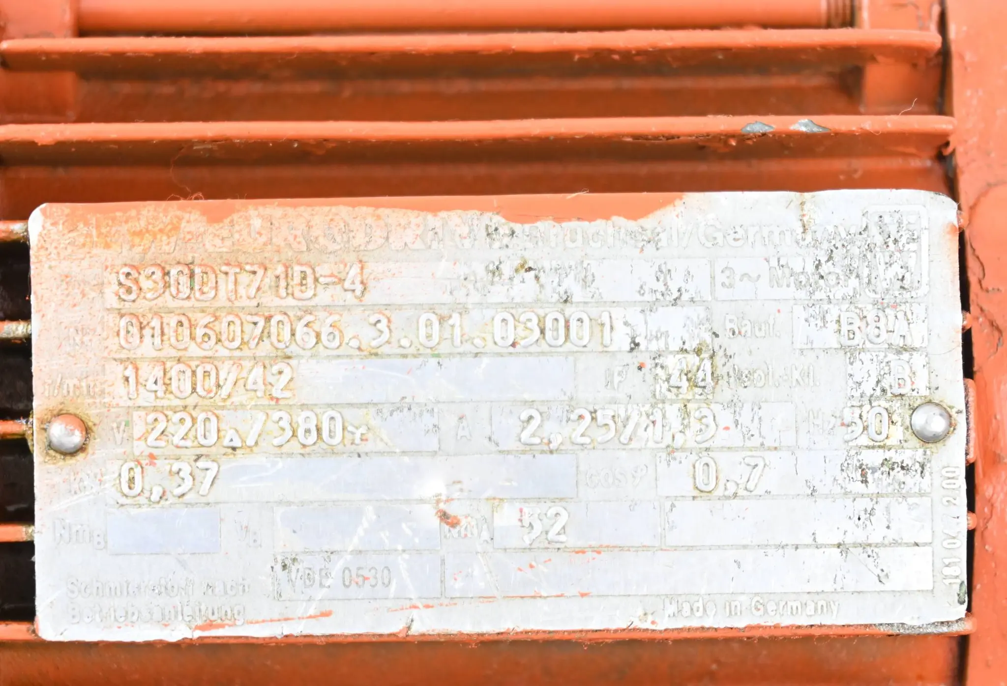 Produktfoto 1 von SEW-Eurodrive 3~ Getriebemotor S30DT710-4 ( 220/380 V / 2,25/1,3 A / 0,37 KW )