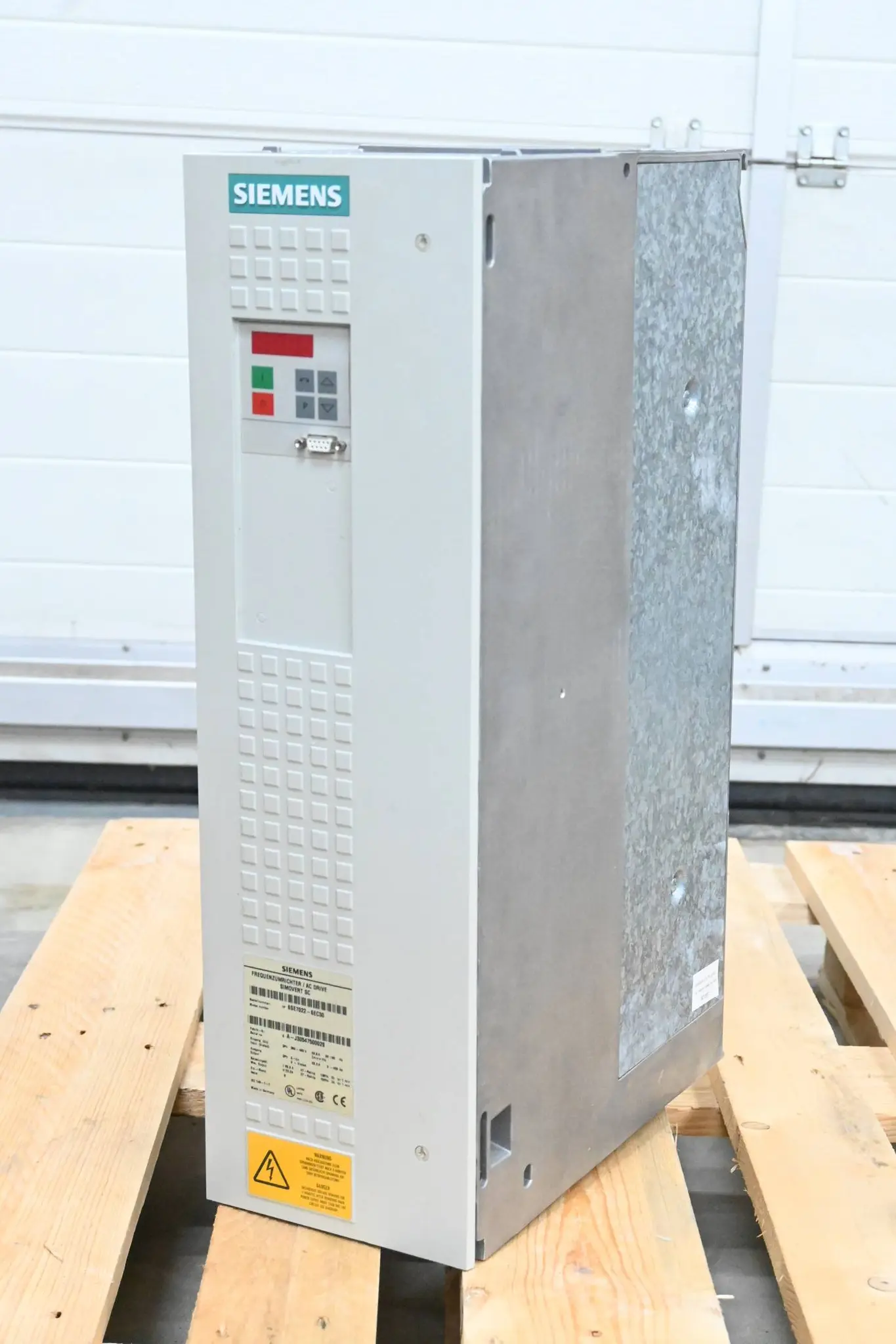Produktfoto 1 von Siemens Simovert SC Kompaktgerät 6SE7022-6EC30 ( 6SE7 022-6EC30 ) E. B