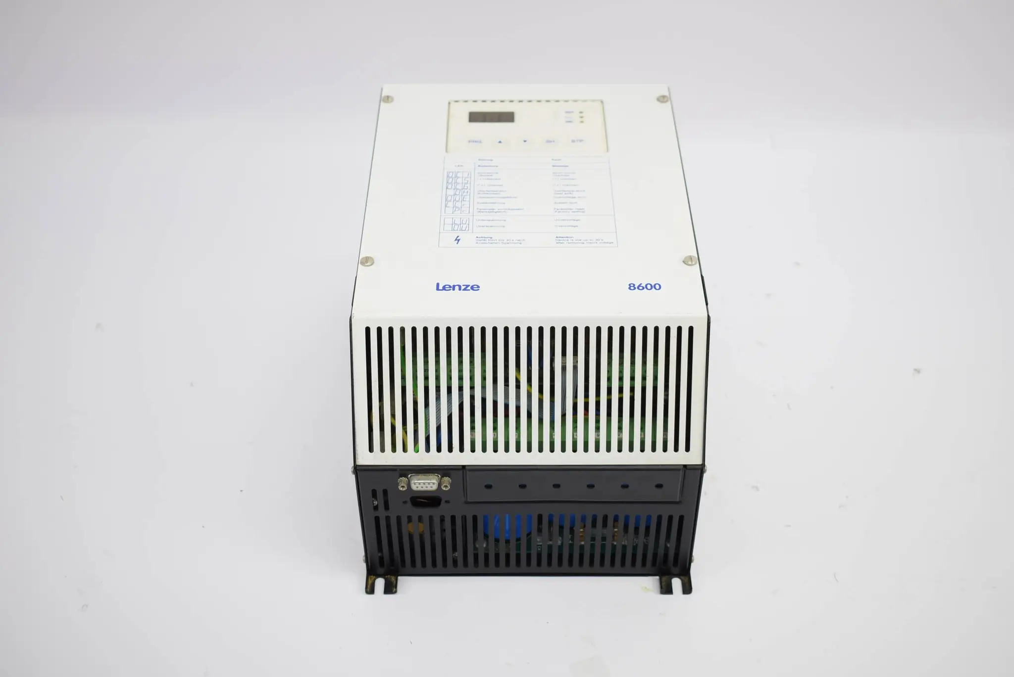 Produktfoto 1 von Lenze 8600 Frequenzumrichter Typ 8602_E.1E.11 333677