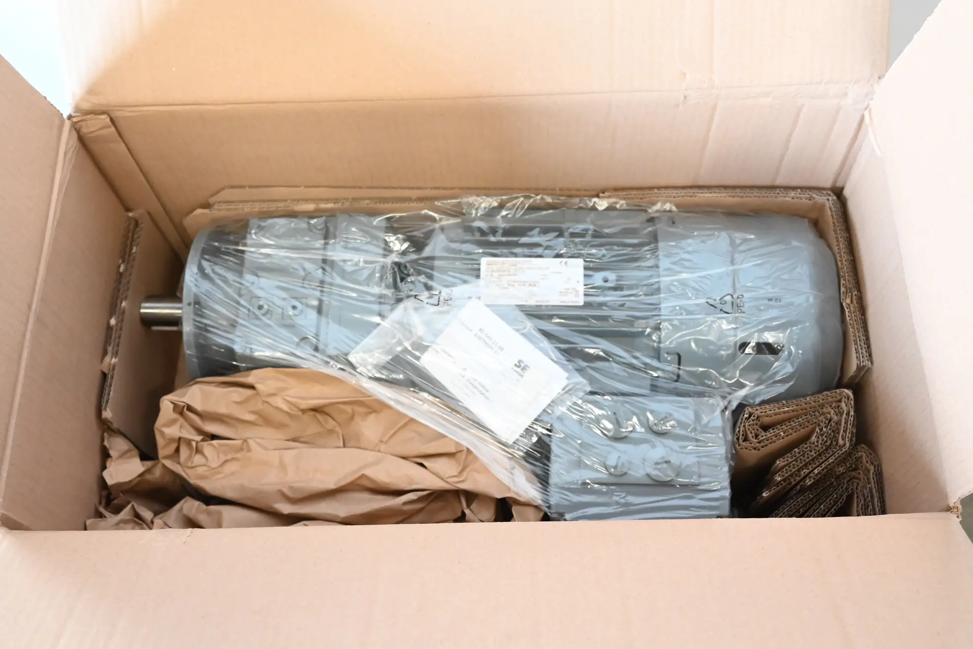 Produktfoto 1 von SEW Getriebemotor RF47 DRN100LS4/BE5/MSW/CK0/TF ( RF47DRN100LS4/BE5/MSW/CK0/TF )