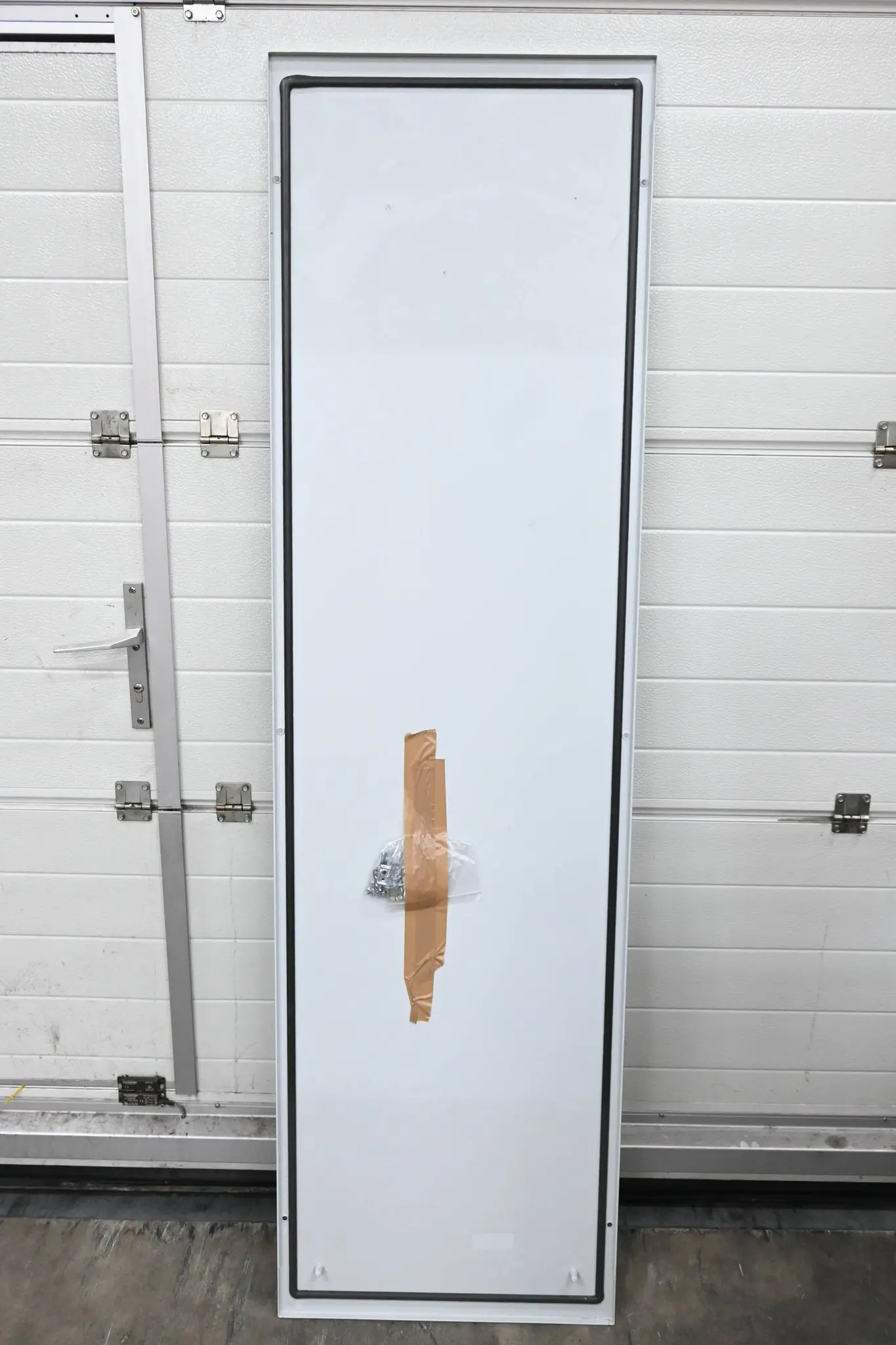Produktfoto 1 von Rittal TS Seitenwand RAL 7035 ( TS 8106.235 ) 2000x600mm