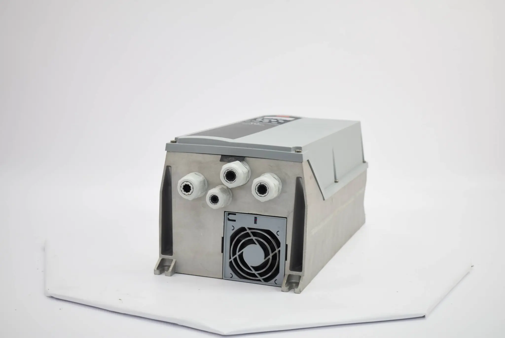 Produktfoto 1 von Danfoss VLT® Frequenzumrichter FC-102P4K0T4Z55H1XGXXXXSXXXXAXBXCXXXXDX 131U0982