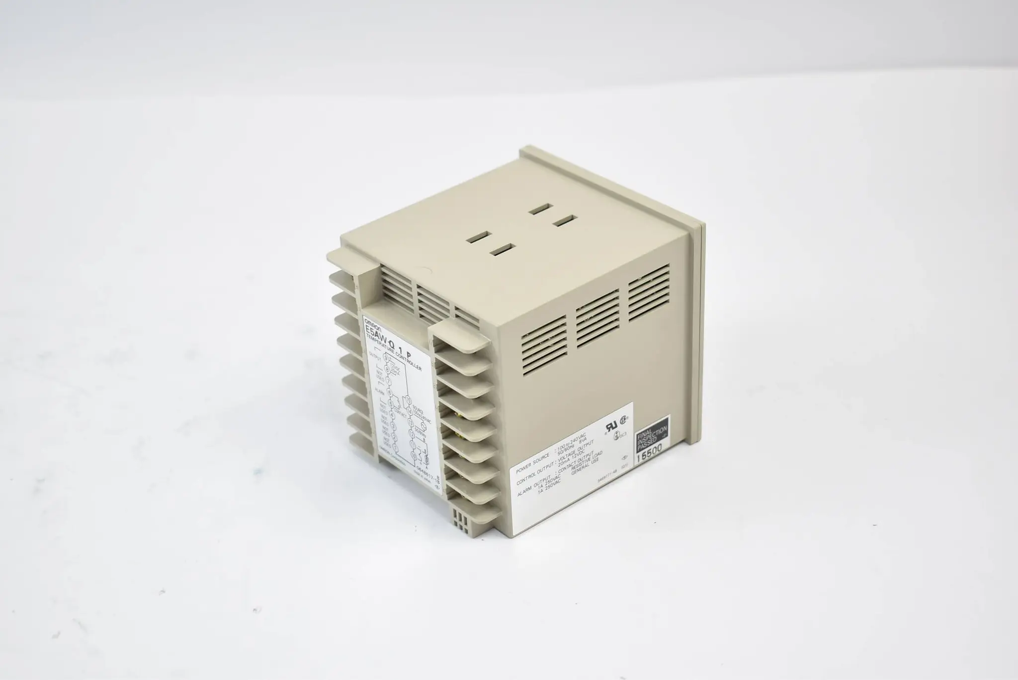 Produktfoto 1 von Omron Temperature Controller E5AW-Q1P Multi-Range 100-240 VAC