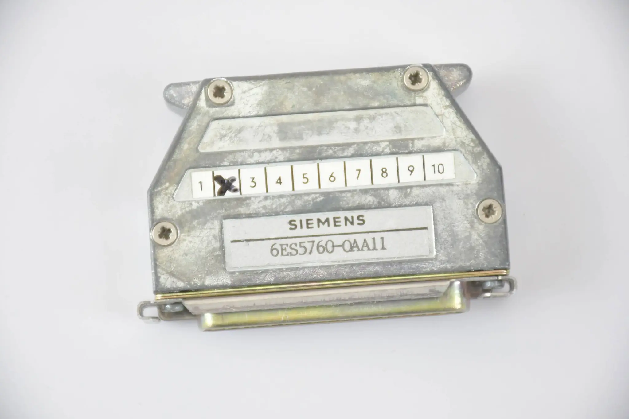 Produktfoto 1 von Siemens Simatic S5 Abschluss-Stecker 6ES5760-0AA11 ( 6ES5 760-0AA11 )