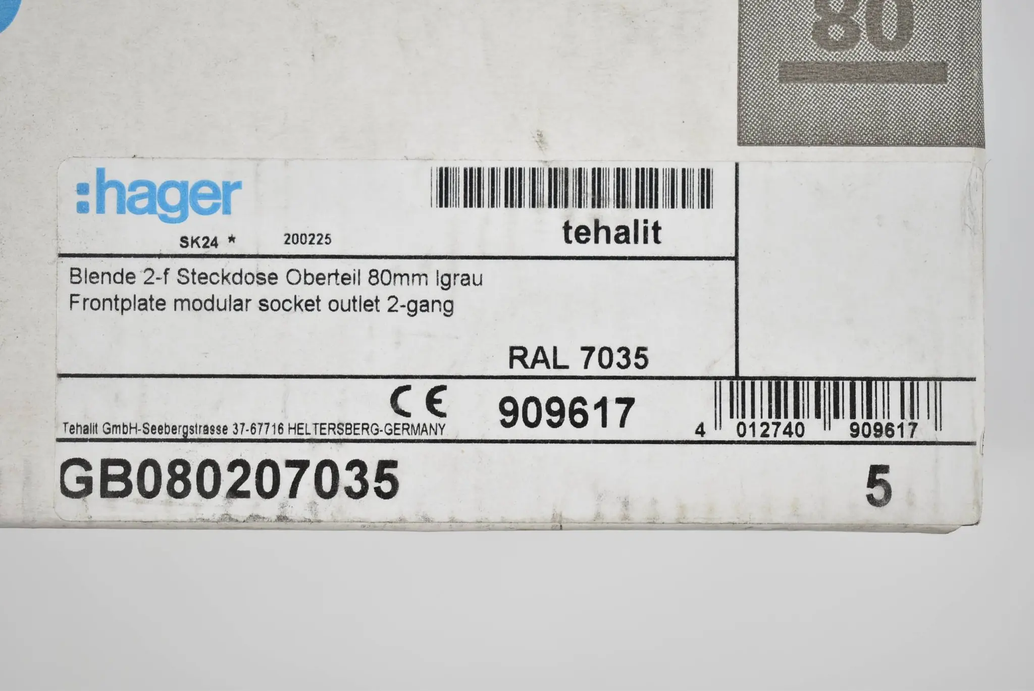 Produktfoto 1 von Hager Blende 2-f. Steckdose Oberteil 909617 ( 80mm grau ) GB080207035 ( VE 5x )