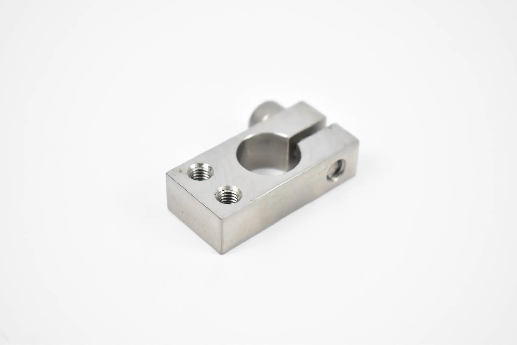 Produktfoto 1 von Klemmstück Vertikale Gewindebohrungen SMNU12 ( 12mm )