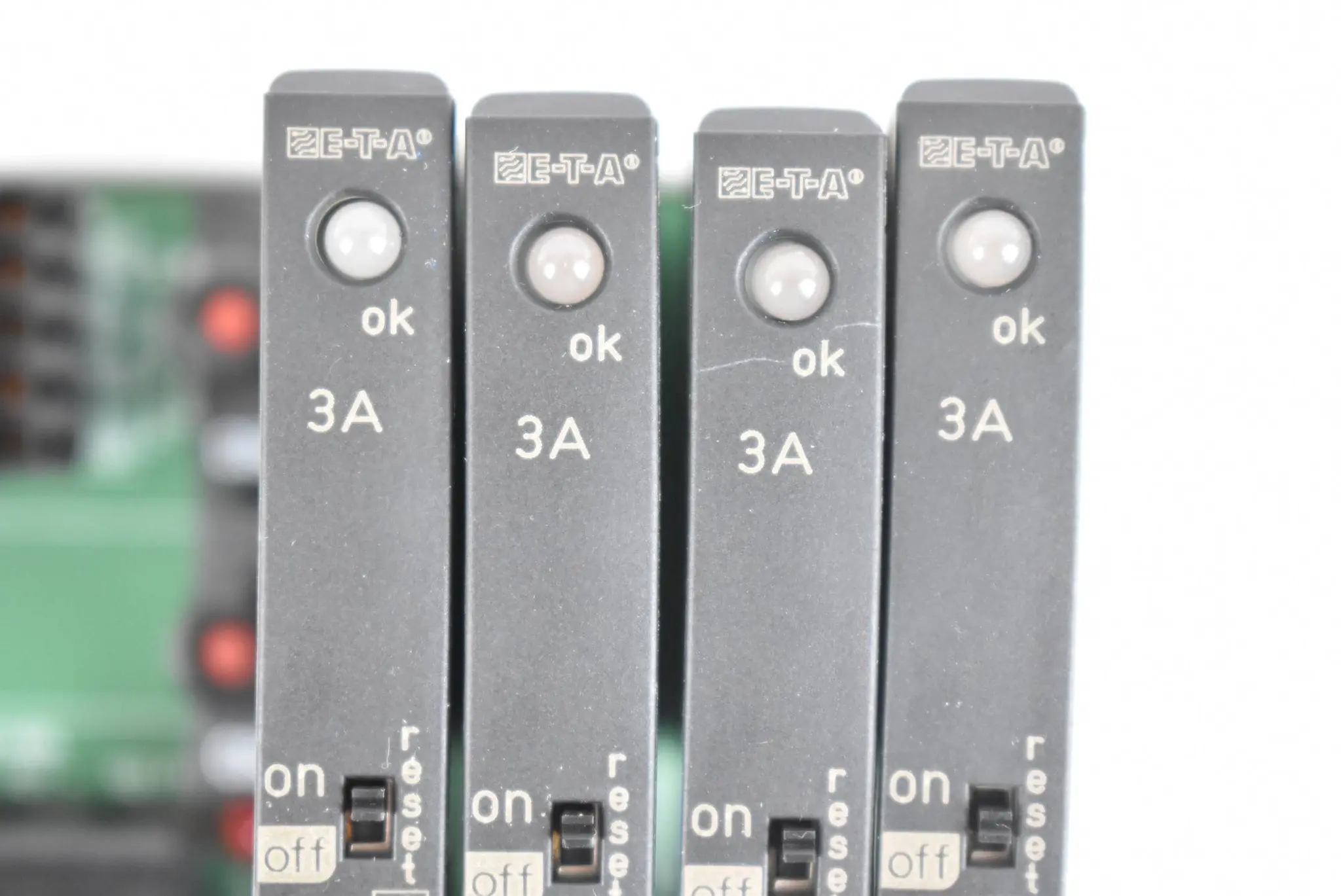 Produktfoto 1 von E-T-A ETA Stromverteilungssystem konfiguriert SVS02-04 inkl. ESX10-103-DC24V-3A