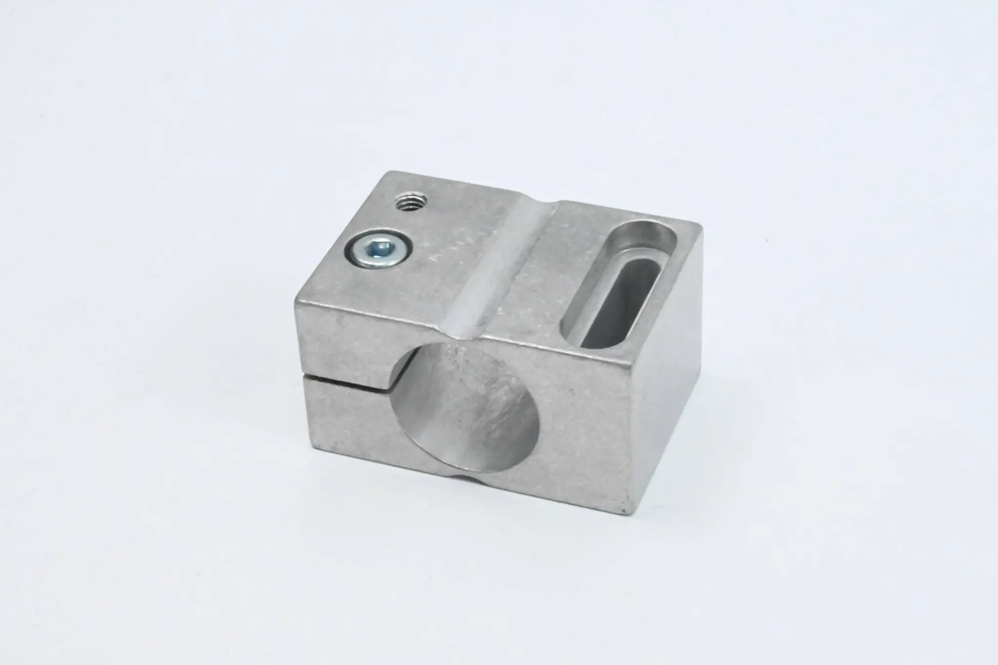 Produktfoto 1 von Balluff Universelle Halterung BES 18,0-KB-4-F ( BAM00FC )