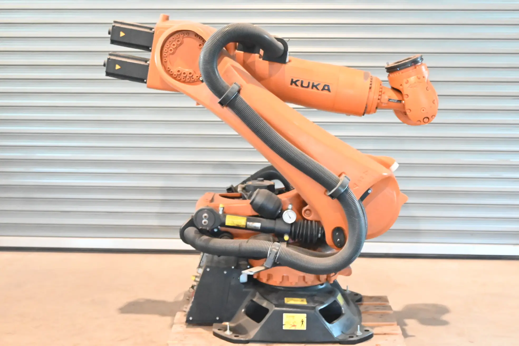 Produktfoto 1 von Kuka Industrieroboter KR270 R 2700 Ultra ( 10014453 ) + KRC4 ( 11013095 )