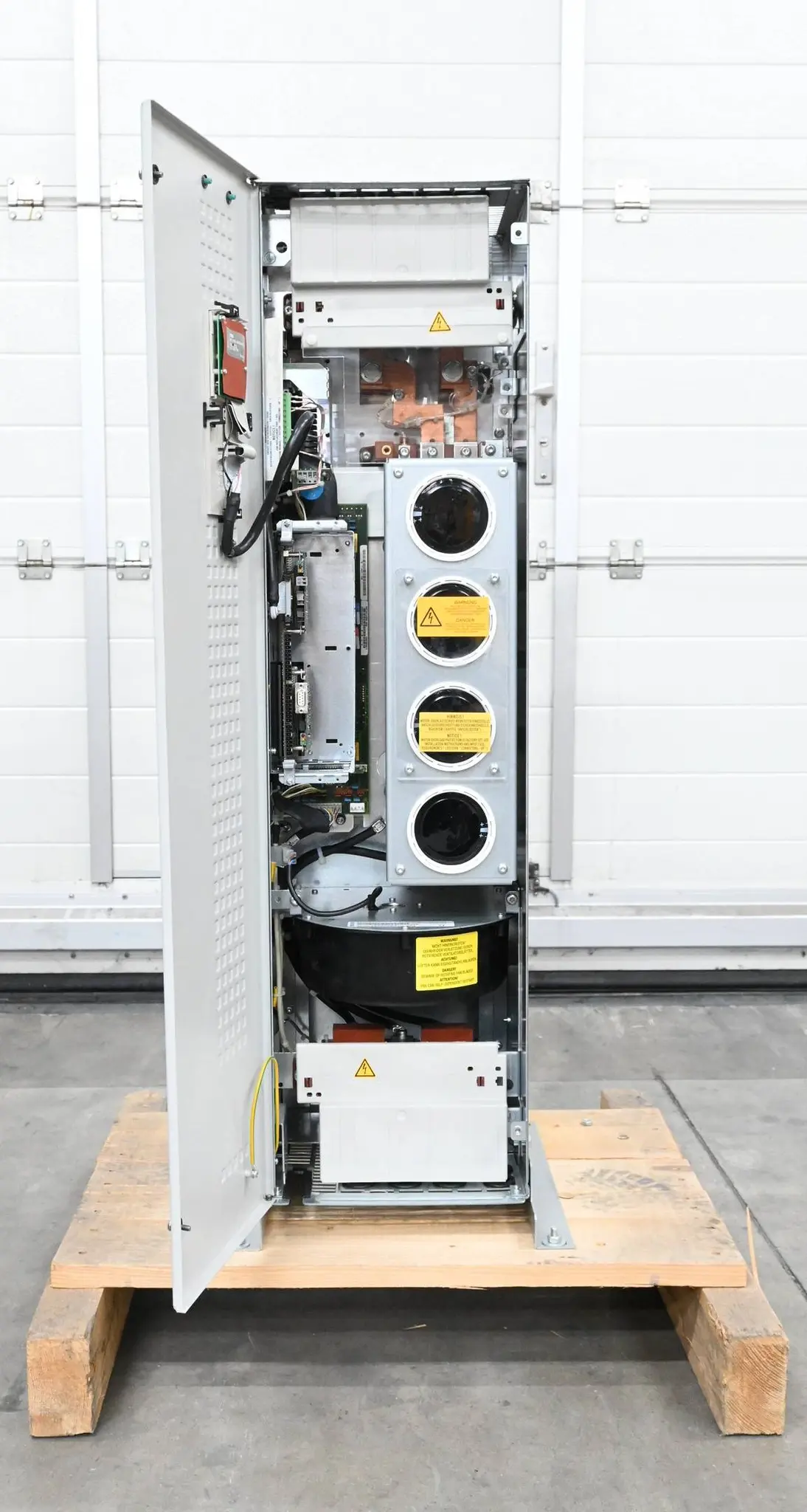 Produktfoto 1 von Siemens Simovert VC Wechselrichter 6SE7031-0TE60-Z ( Z=G41+G93+K80+M20+ ) E. E