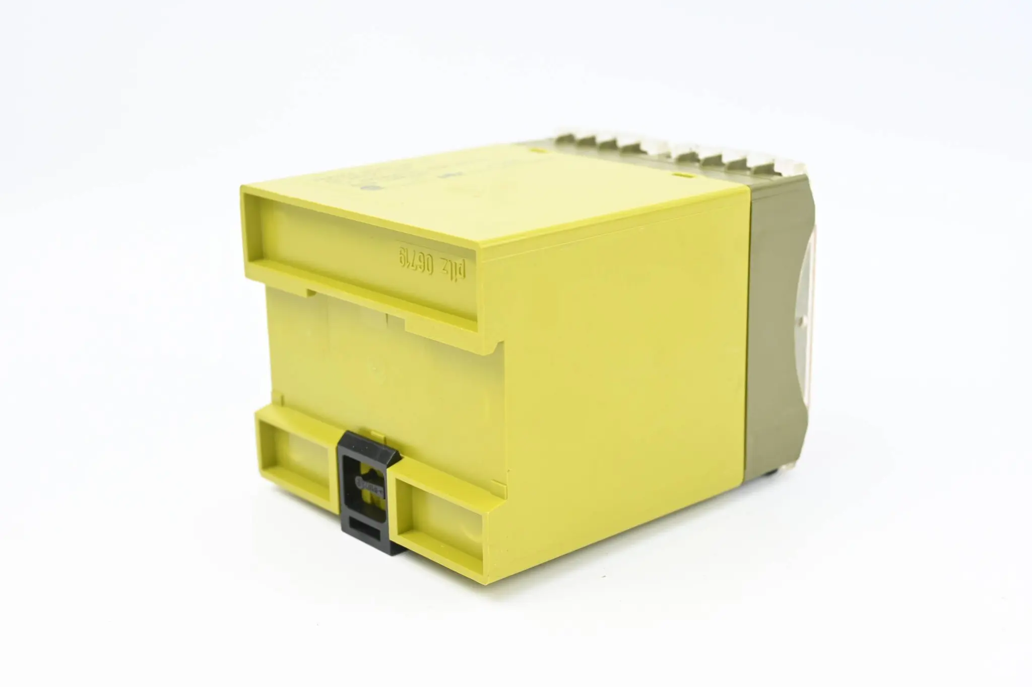 Produktfoto 1 von Pilz Sicherheitsschaltgerät 4,5W PNOZ/6 24VDC 3S 1Ö ( 474899 )